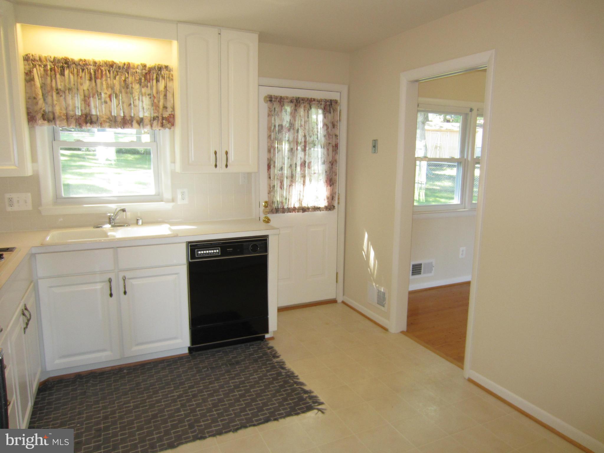 HICKORY KNOLL - Residential Lease