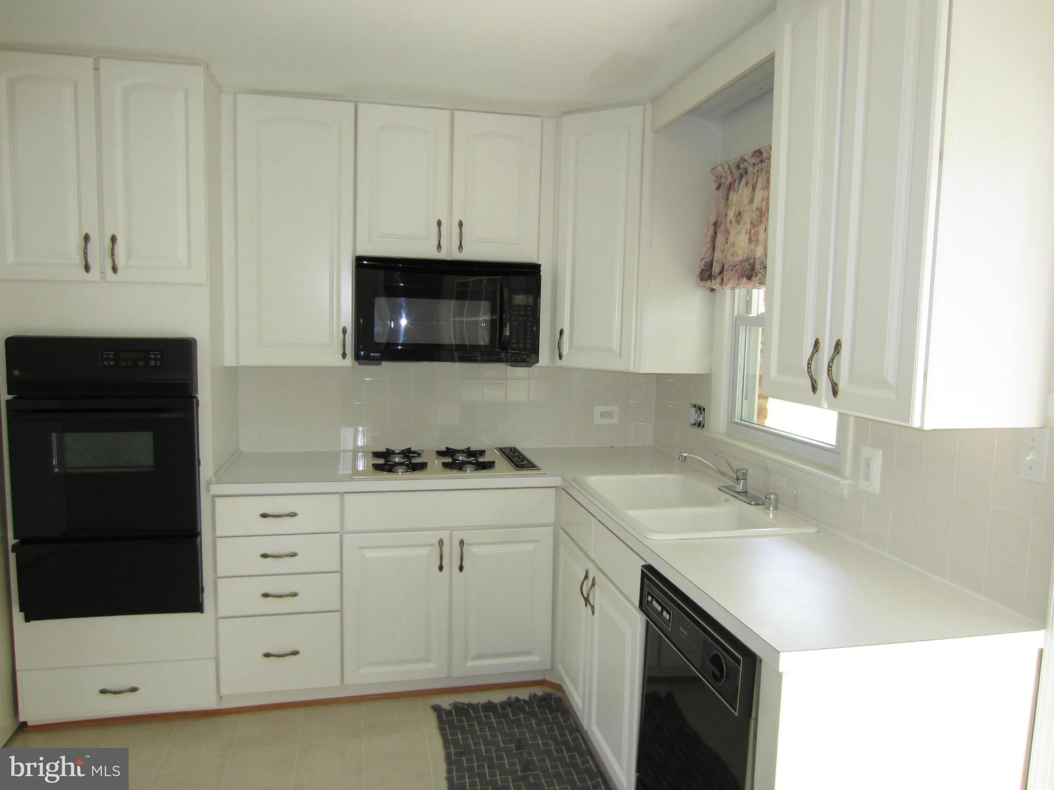 HICKORY KNOLL - Residential Lease