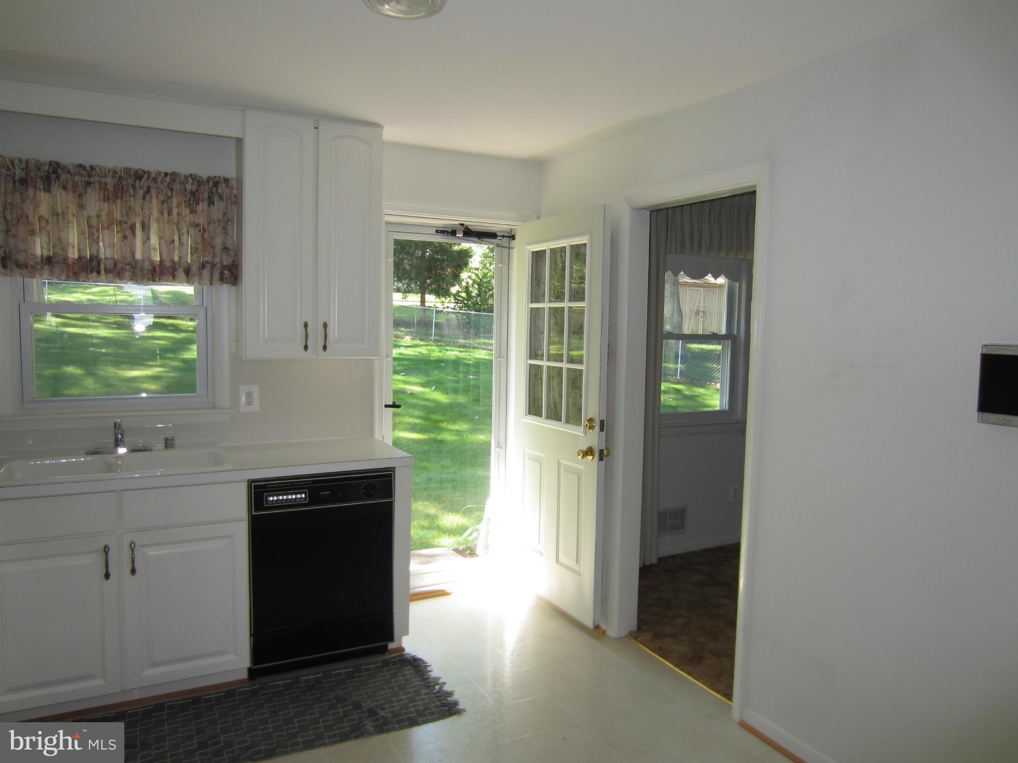 HICKORY KNOLL - Residential Lease