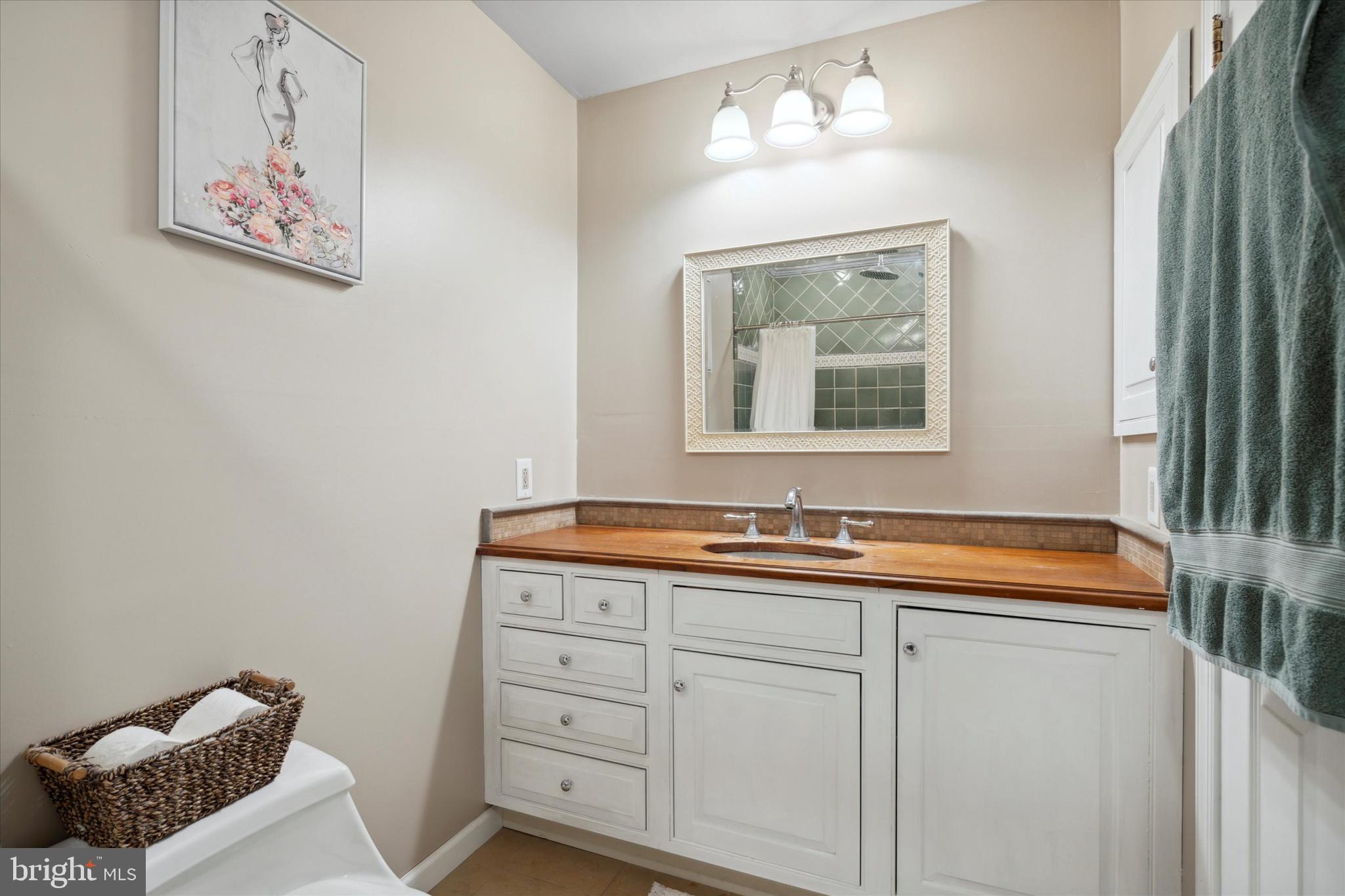 PERKIOMEN WOODS - Residential Lease