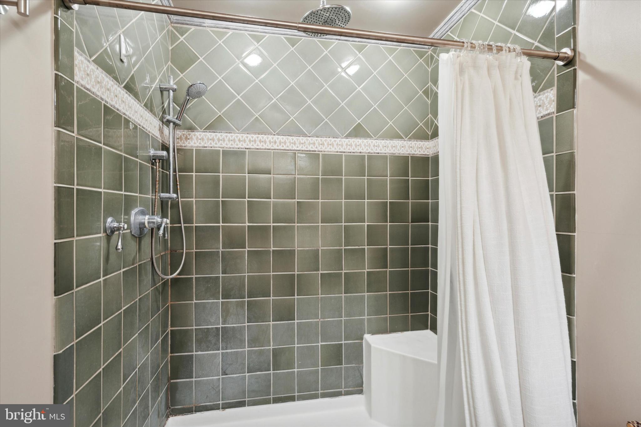 PERKIOMEN WOODS - Residential Lease