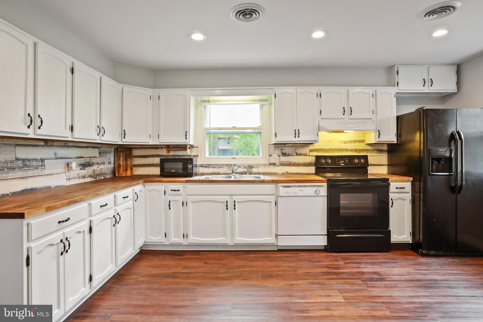 ROCK SPRING ACRES - Residential