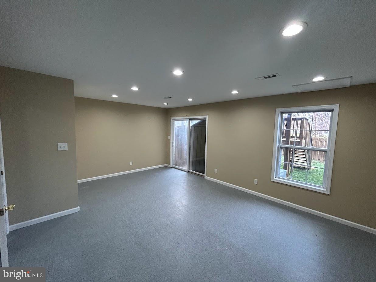 TOWNES OF INWOOD - Residential Lease