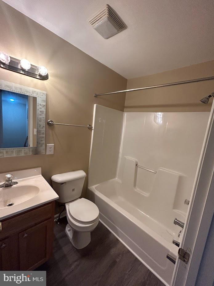 TOWNES OF INWOOD - Residential Lease