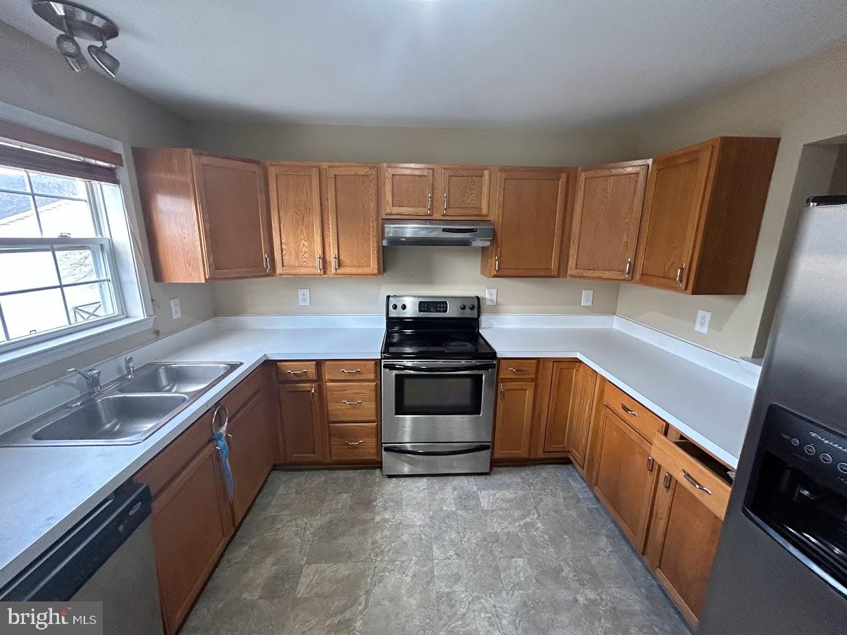 TOWNES OF INWOOD - Residential Lease