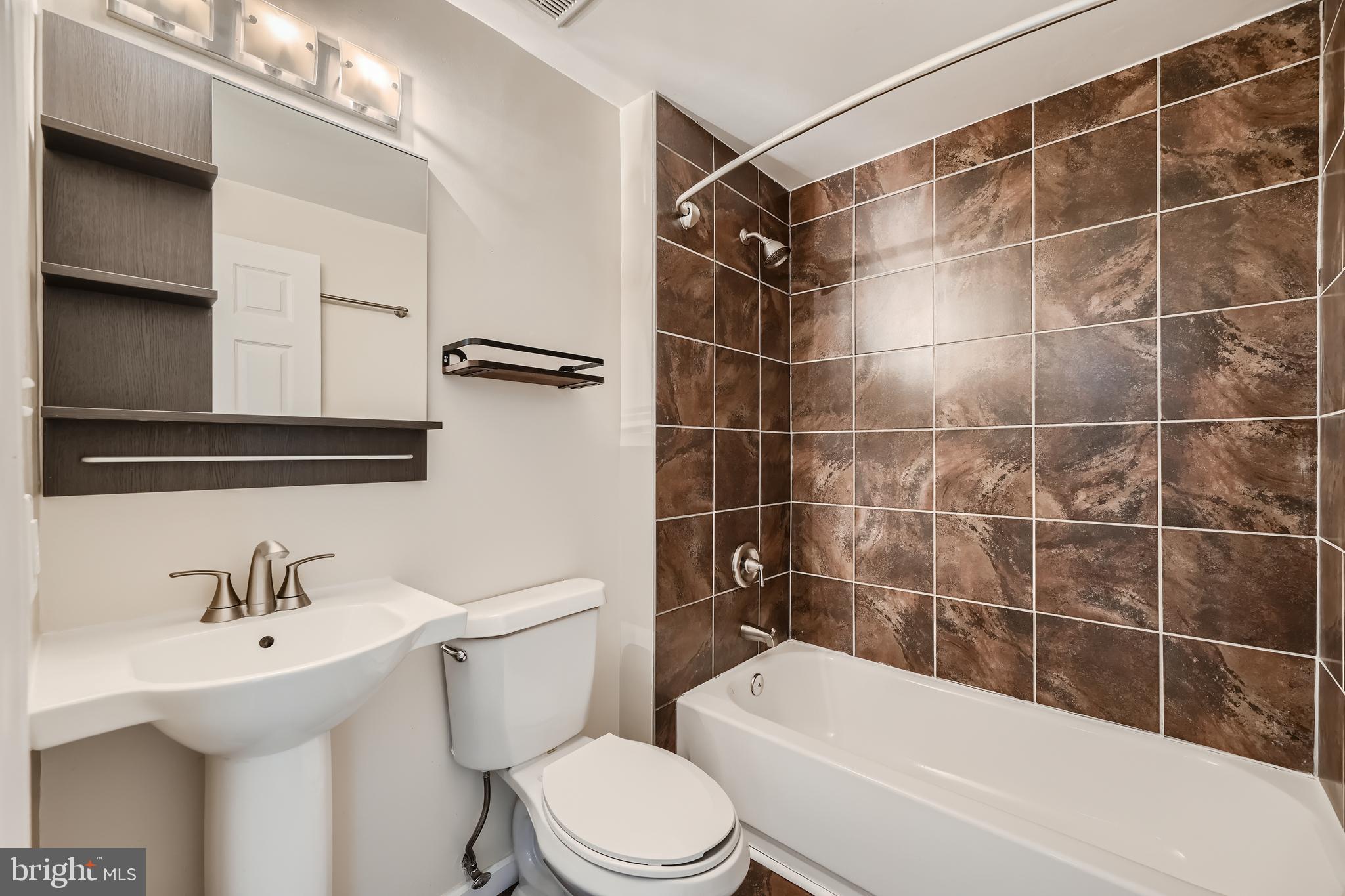 MARINER'S COVE - Residential