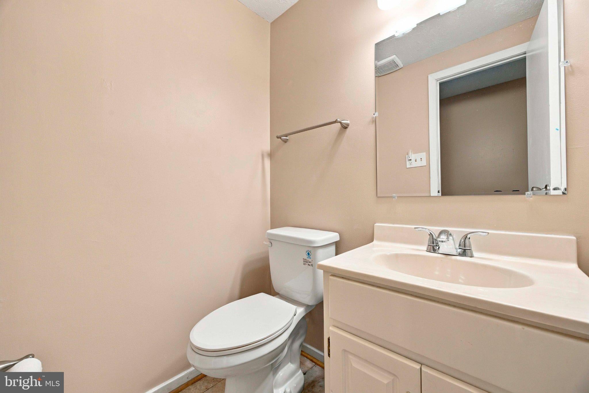 9076 GOLDAMBER GARTH
