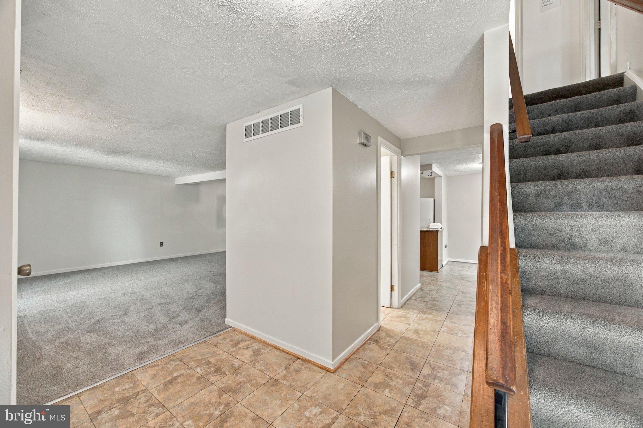 9076 GOLDAMBER GARTH
