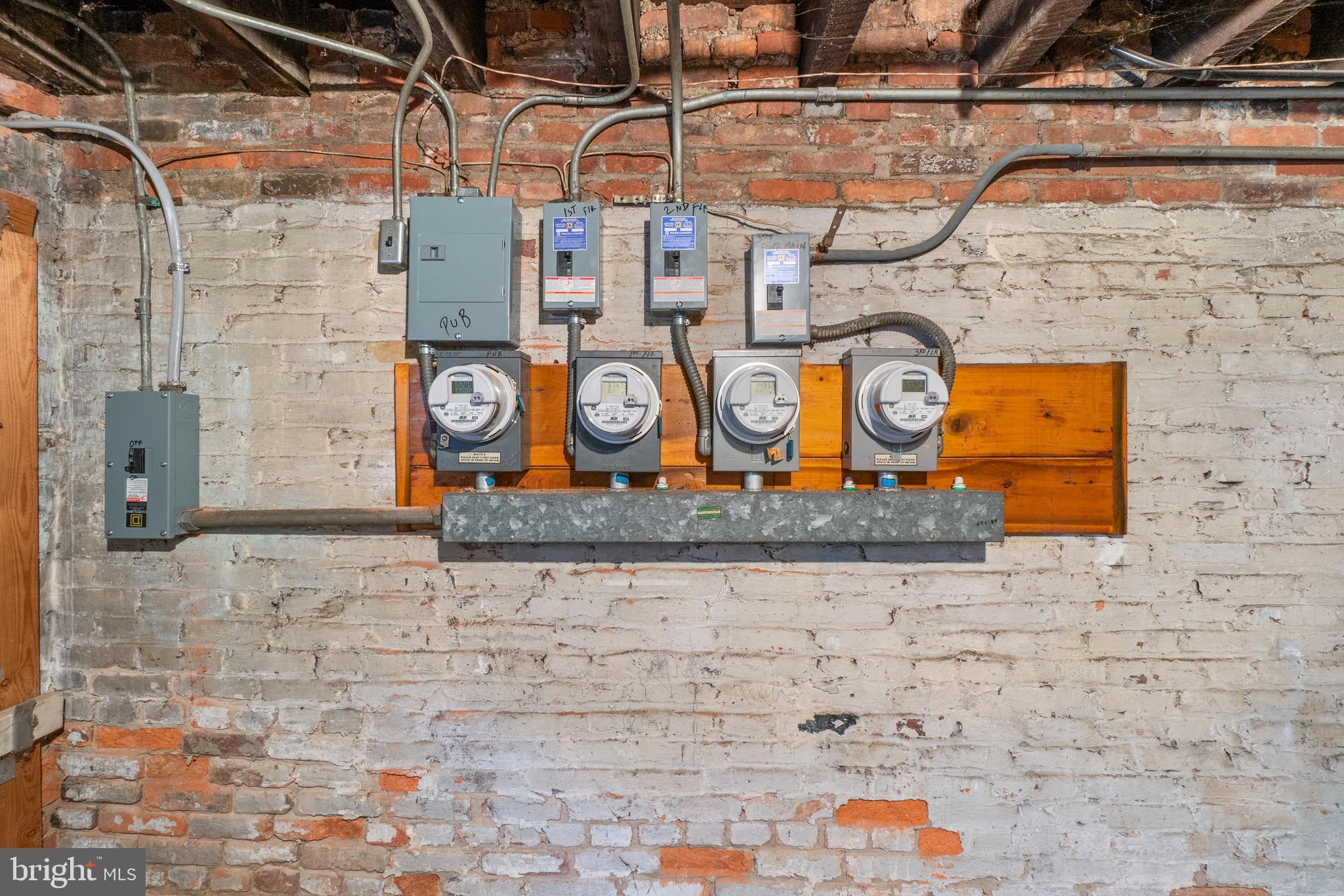 CHARLES VILLAGE - Residential Income