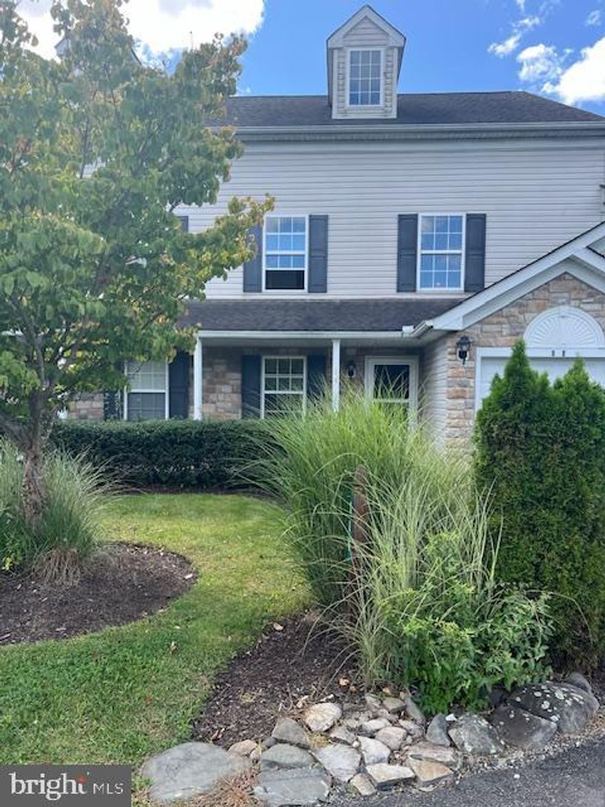 MOTIVATED SELLER. Enjoy this maintenance free lifestyle. Country Club of the Poconos offers a great commuter location and is close to everything. NO cutting grass or shoveling snow again! Very nice 3 bedroom 2.5 bathroom with a really large loft with a walk-in closet. Primary bedroom has a vaulted ceiling and a walk-in closet too. Second floor laundry, no hauling clothes up and down steps. Entire home is newly painted and move In ready with new carpet in the loft. Main floor Hardwood. New kitchen fridge and microwave. The kitchen, dining room and family room has an open concept for entertaining family or friends. New epoxy flooring in garage! The back deck off of the dining room faces a quiet pond. This home comes with a Home Warranty too! Public water/sewer. Come view your new home soon!