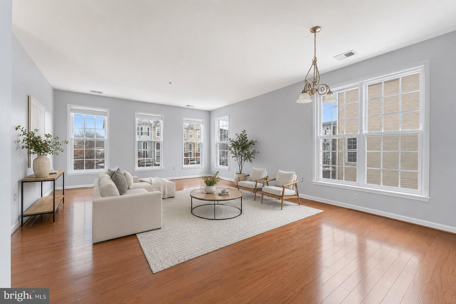 15522 JOHN DISKIN CIRCLE