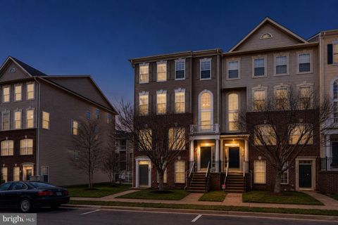 Photo of 15522 John Diskin Circle, WOODBRIDGE, VA 22191 (MLS # VAPW2126146)