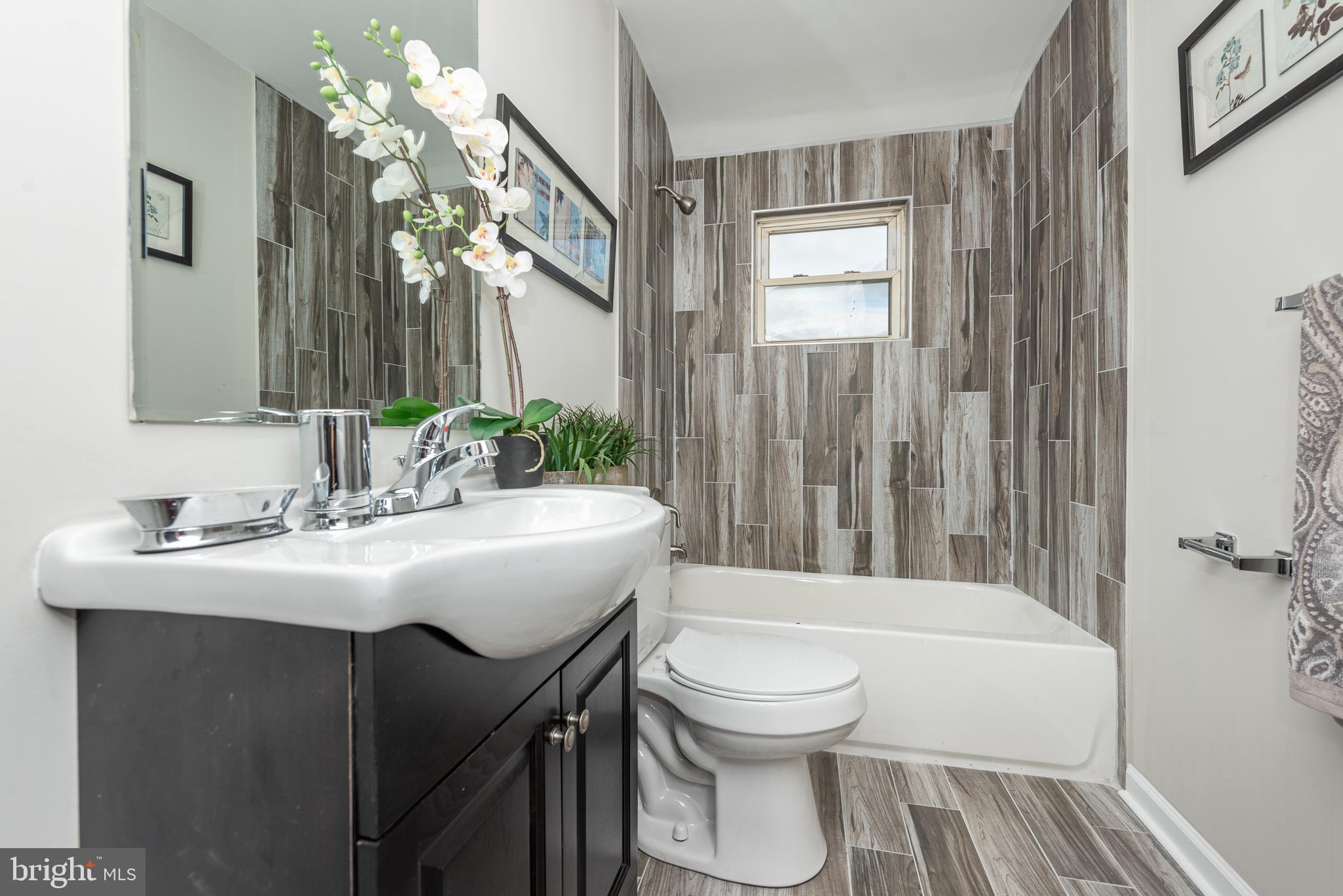 IDLEWOOD - Residential