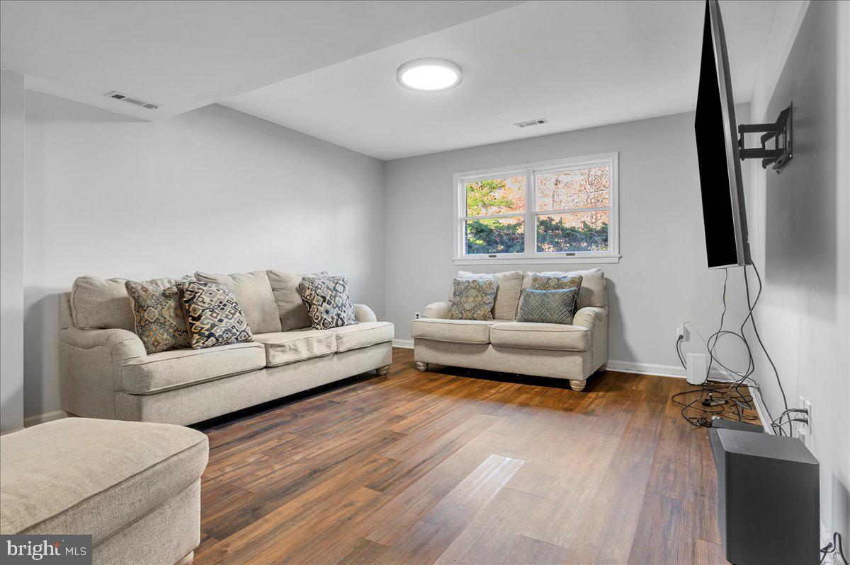 HICKORY WOODS - Residential