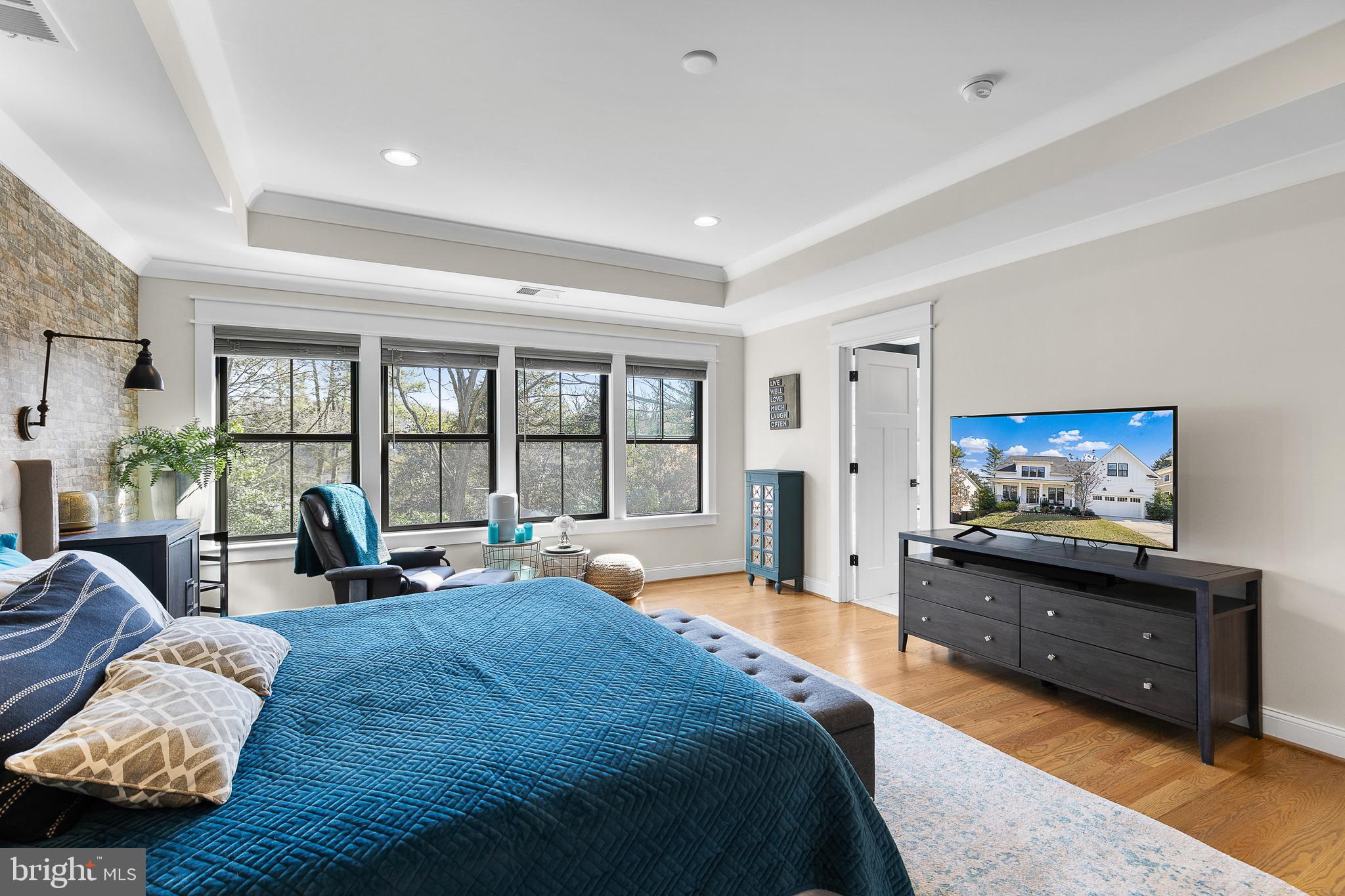 CRESCENT HILLS - Residential