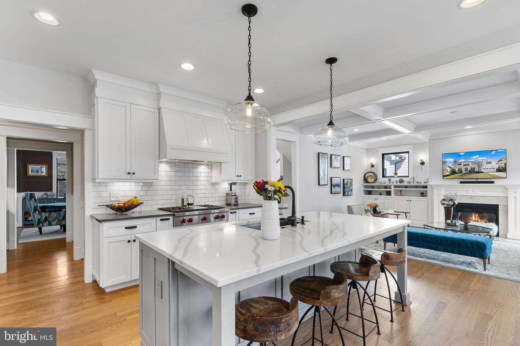 CRESCENT HILLS - Residential