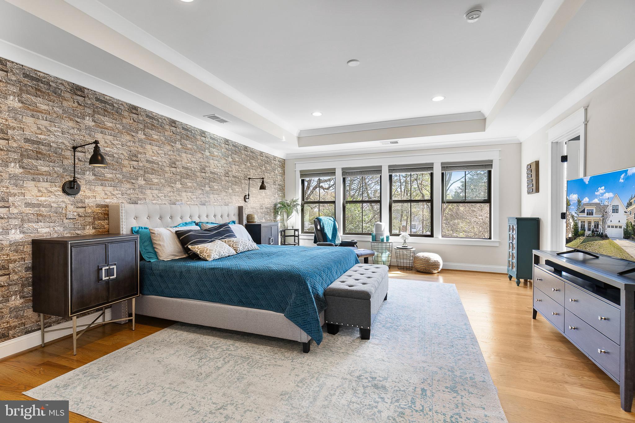 CRESCENT HILLS - Residential