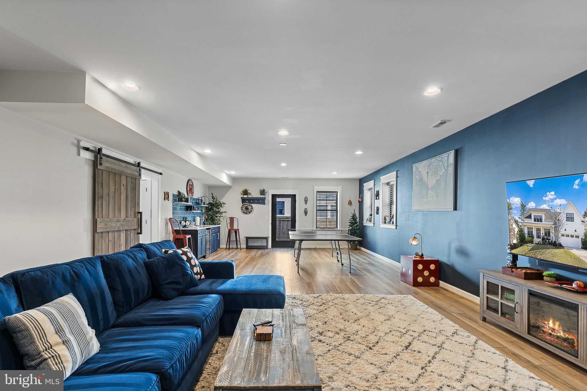 CRESCENT HILLS - Residential