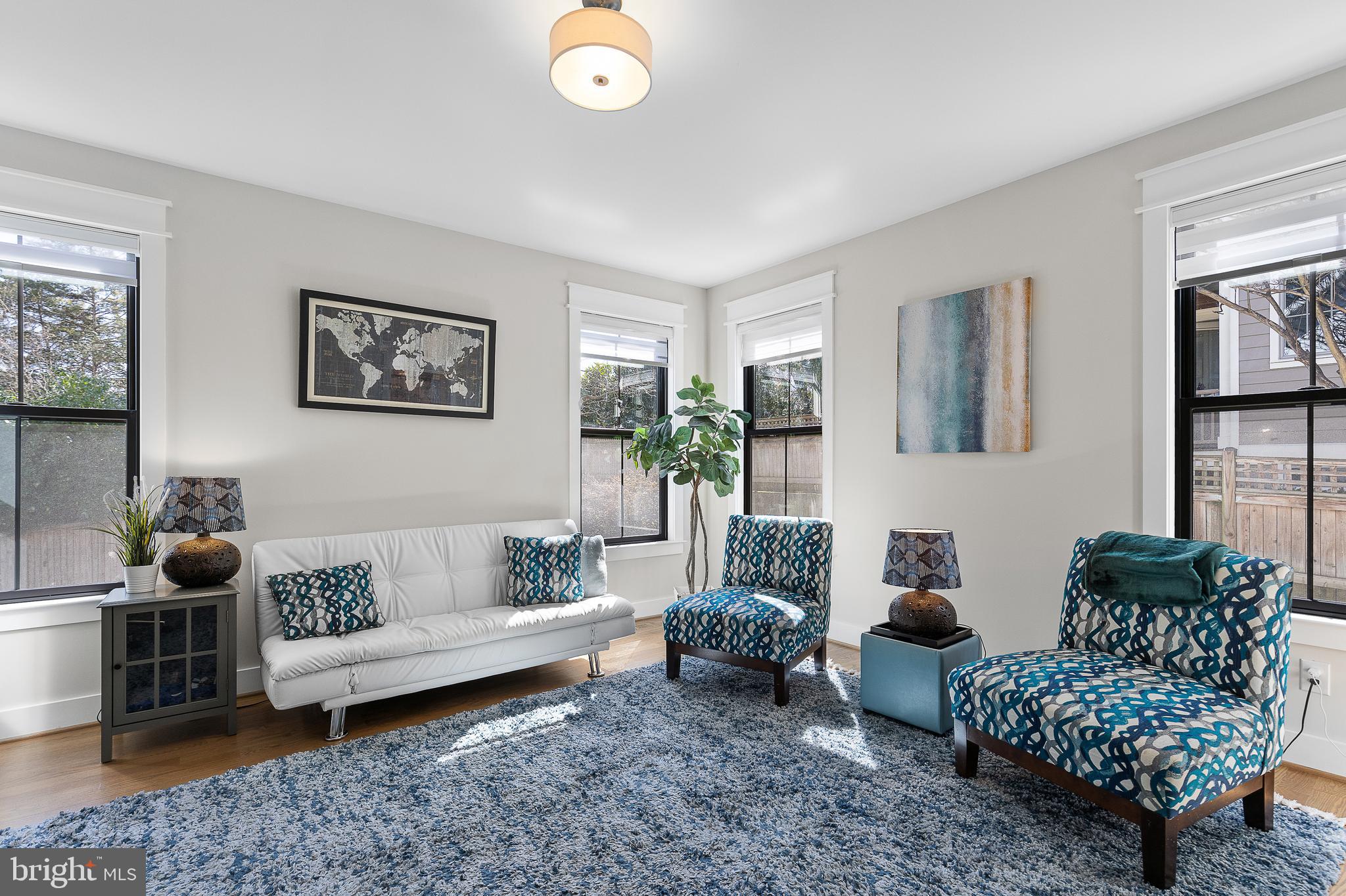 CRESCENT HILLS - Residential