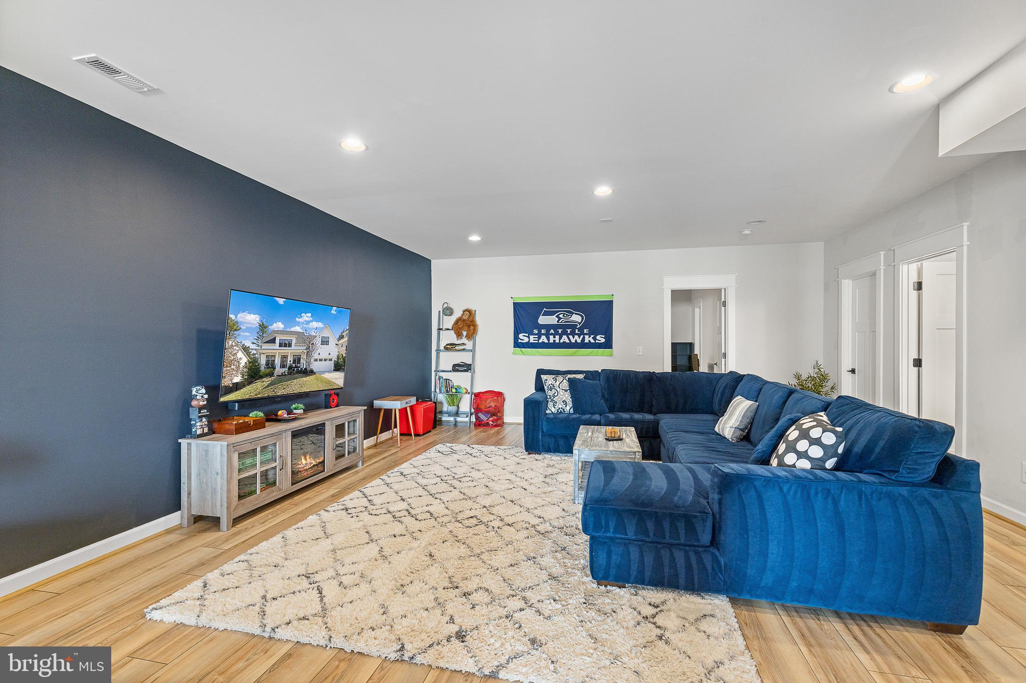 CRESCENT HILLS - Residential