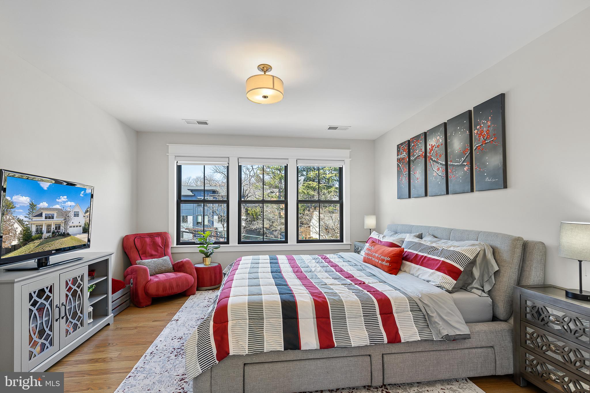 CRESCENT HILLS - Residential