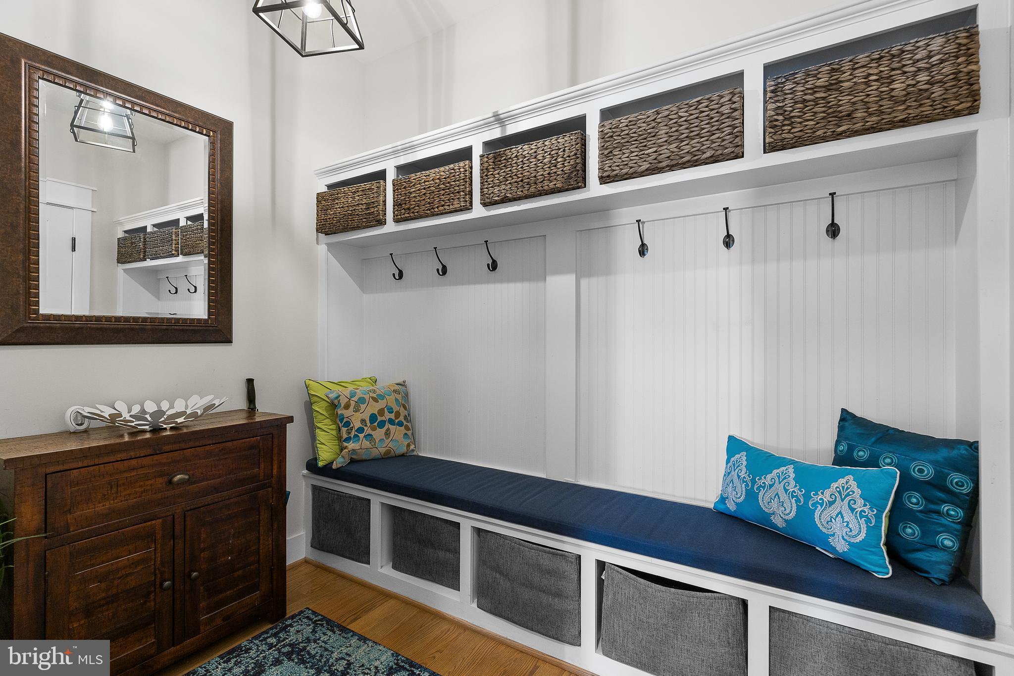 CRESCENT HILLS - Residential