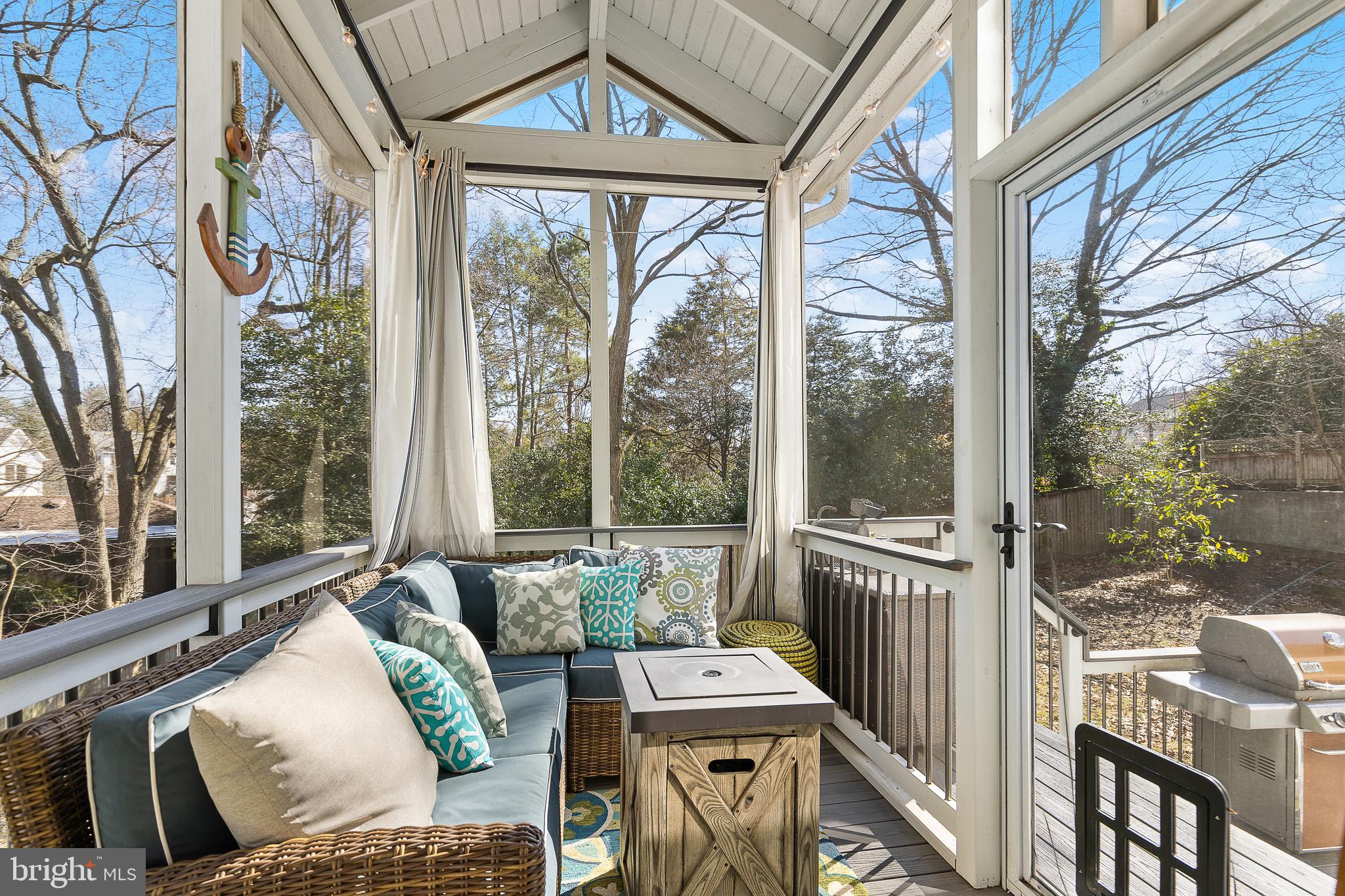 CRESCENT HILLS - Residential