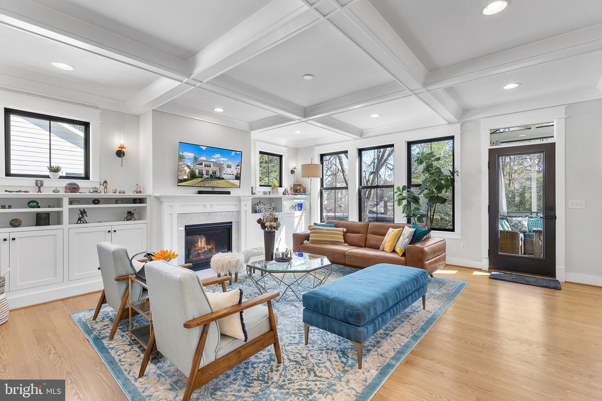 CRESCENT HILLS - Residential