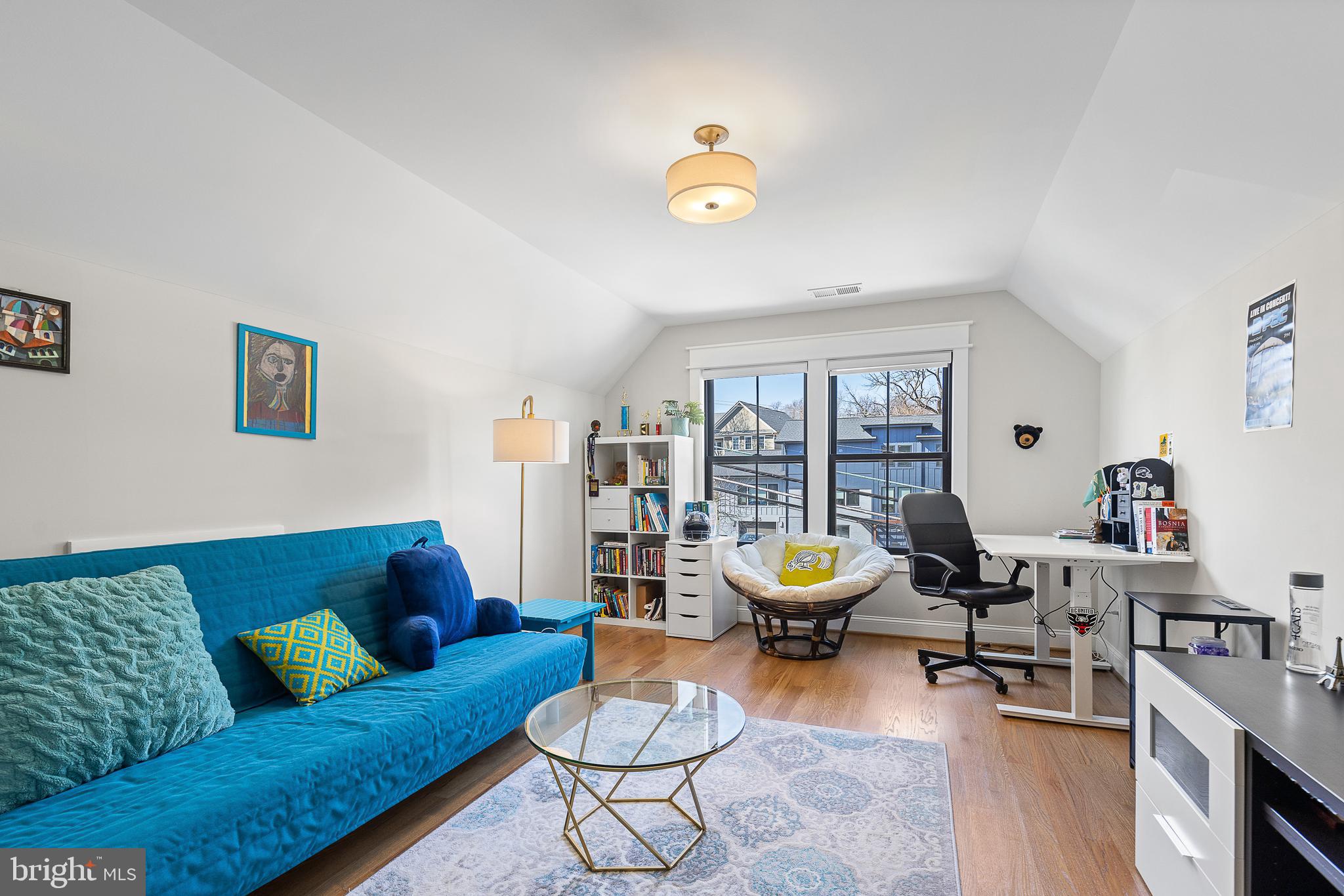 CRESCENT HILLS - Residential