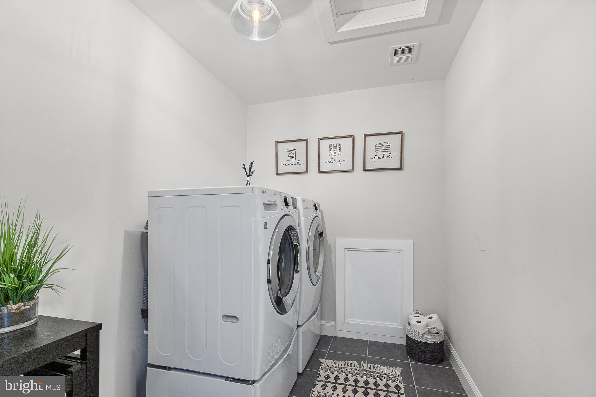 CRESCENT HILLS - Residential