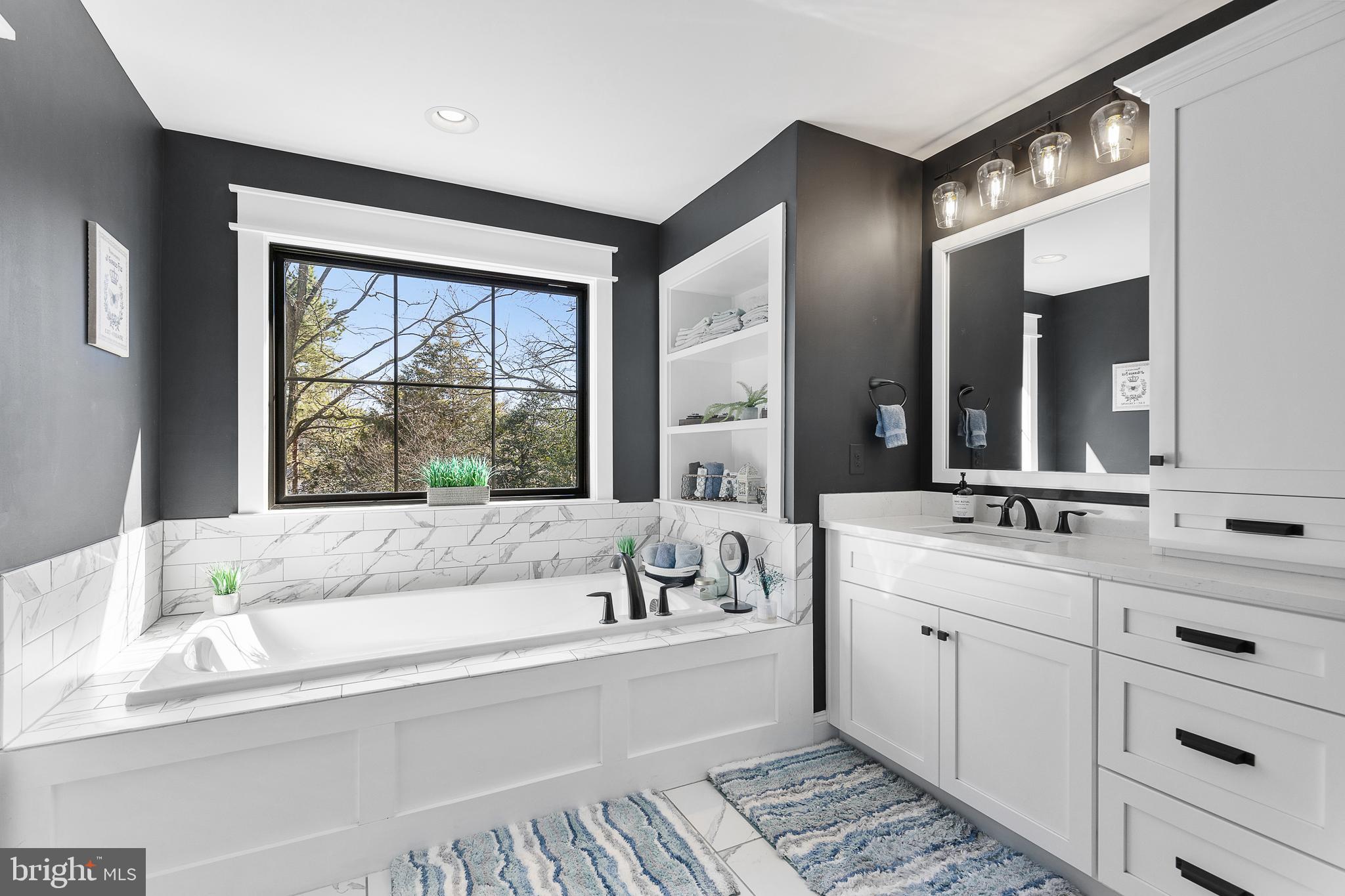 CRESCENT HILLS - Residential