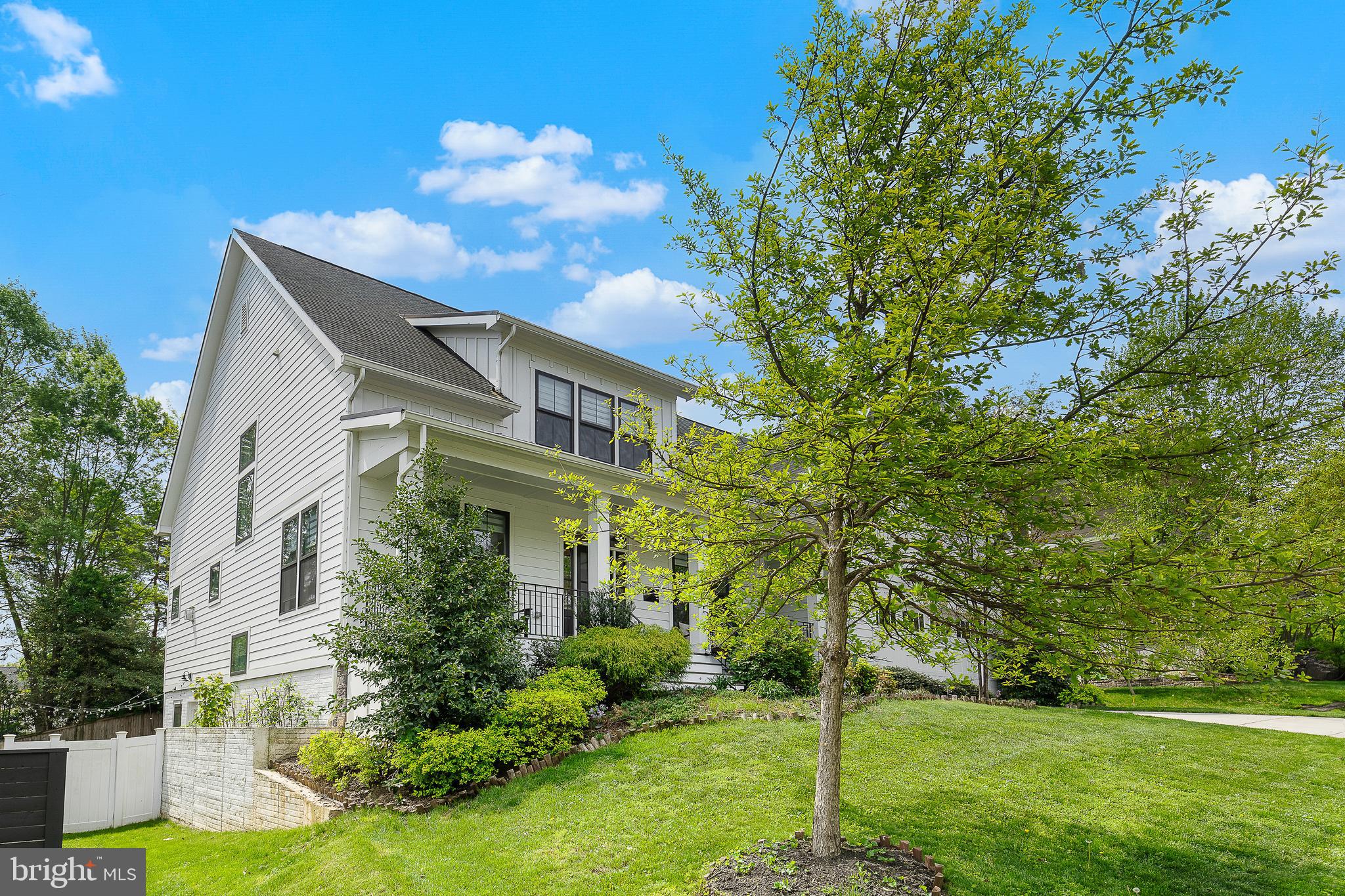 CRESCENT HILLS - Residential