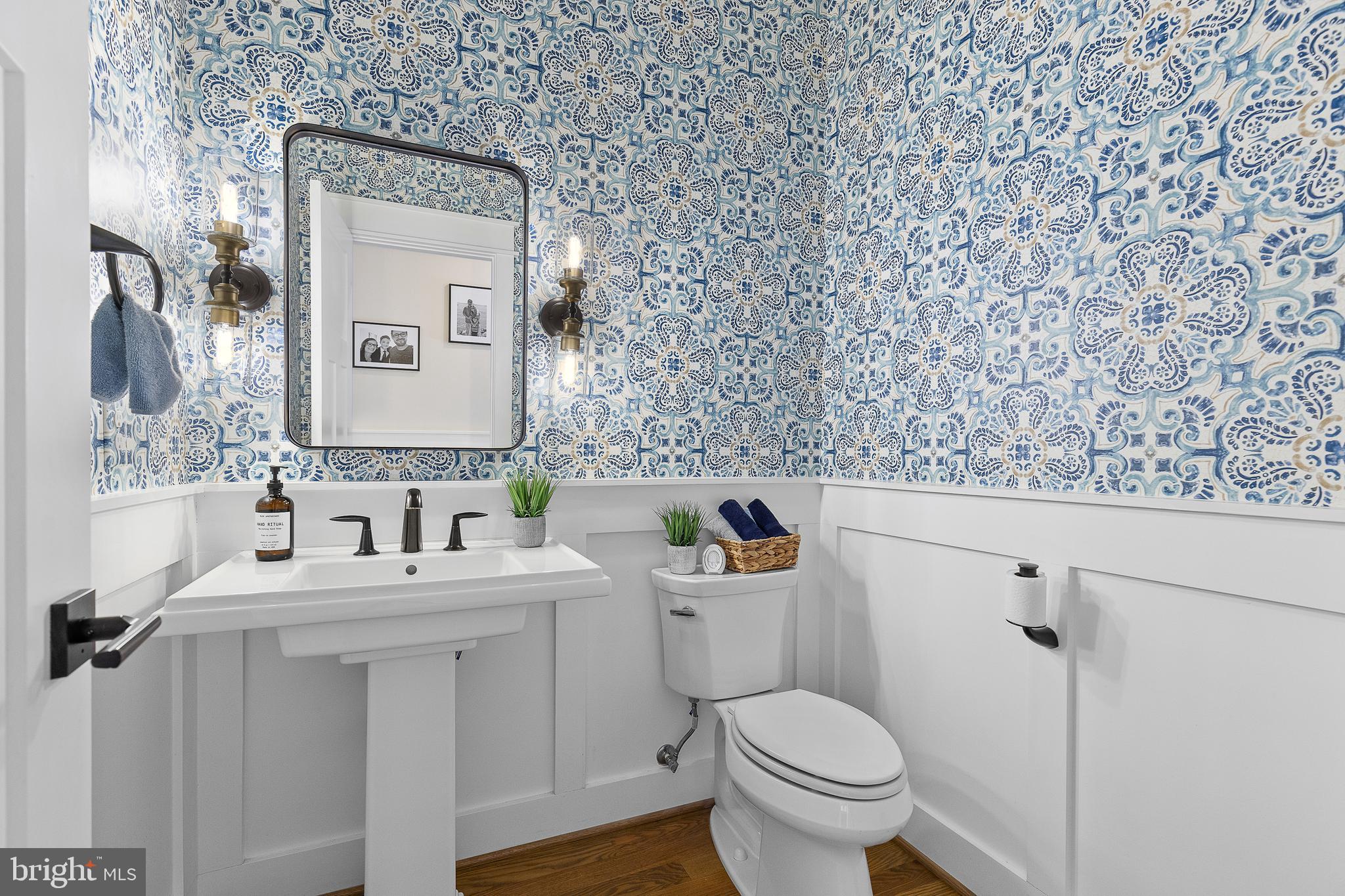 CRESCENT HILLS - Residential