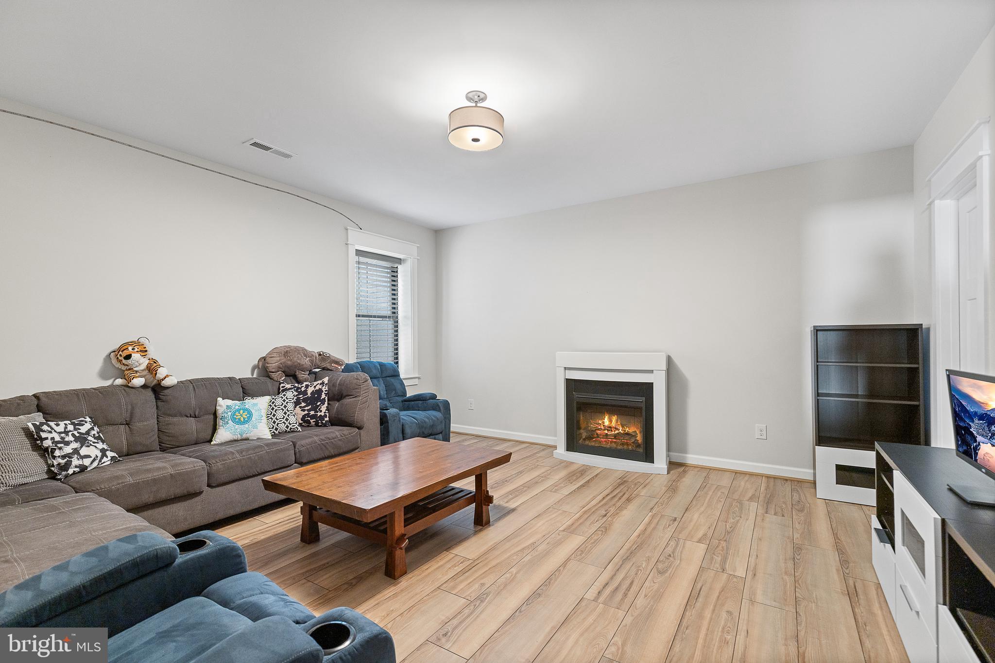 CRESCENT HILLS - Residential