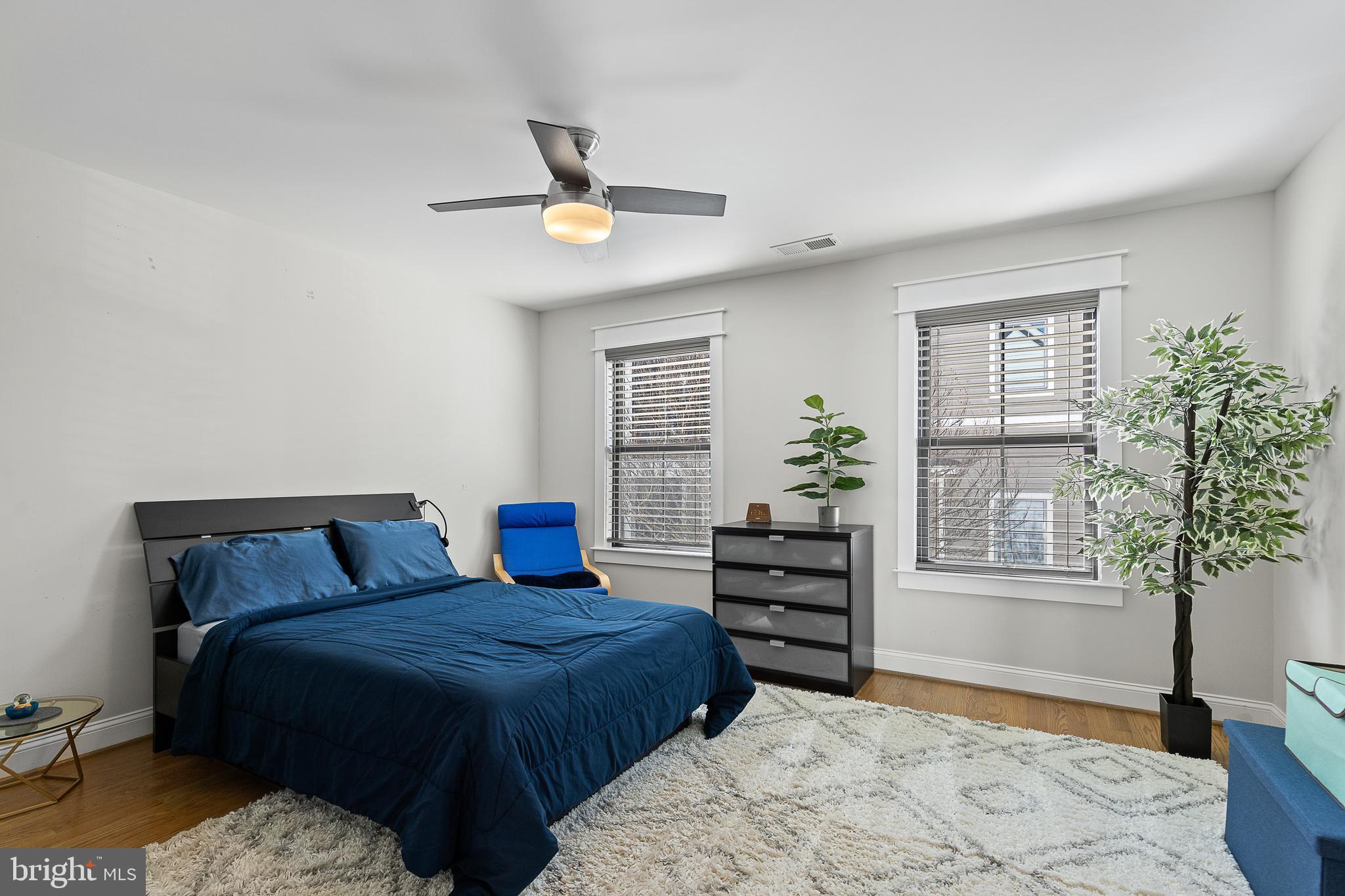 CRESCENT HILLS - Residential