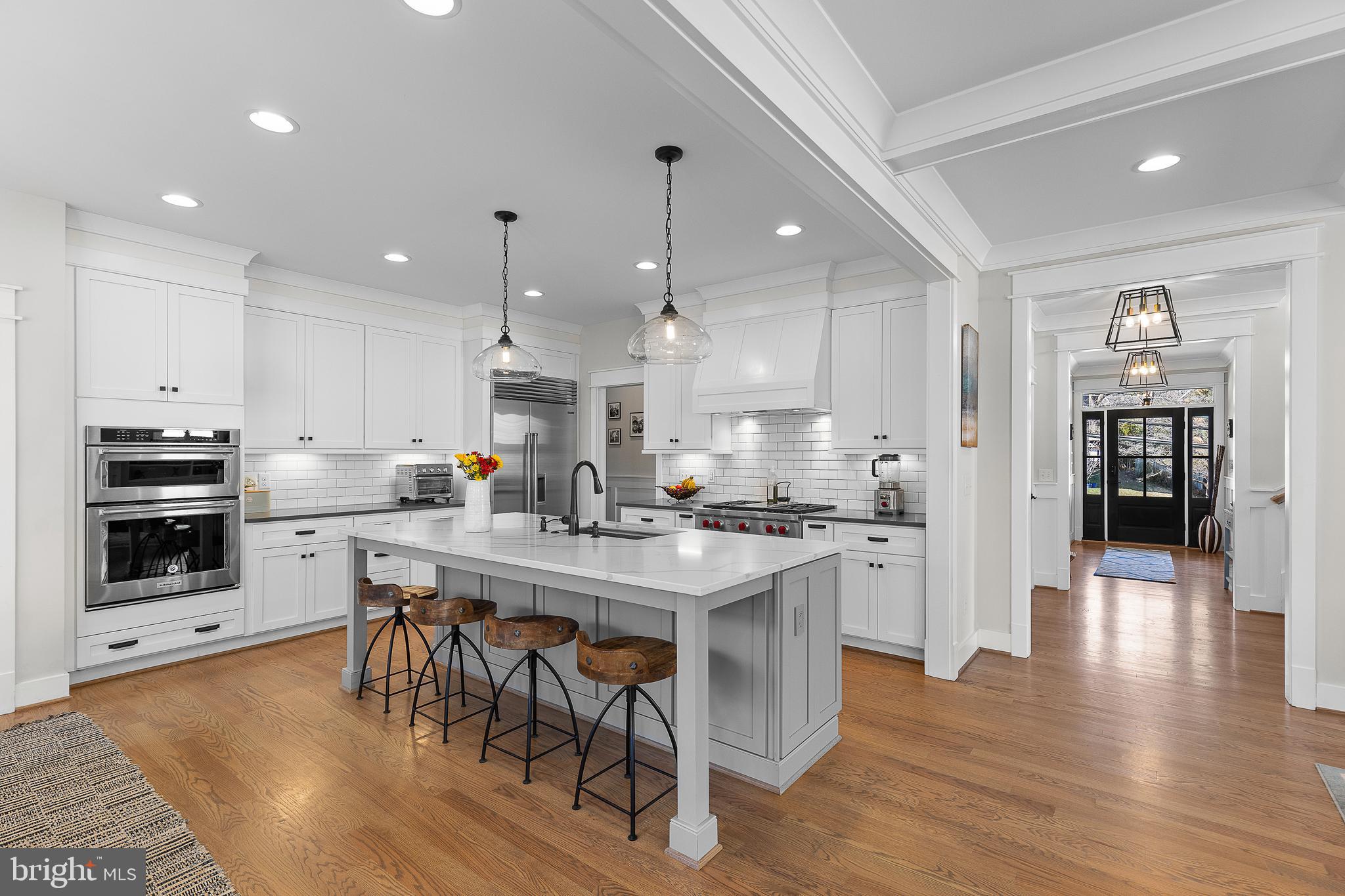 CRESCENT HILLS - Residential