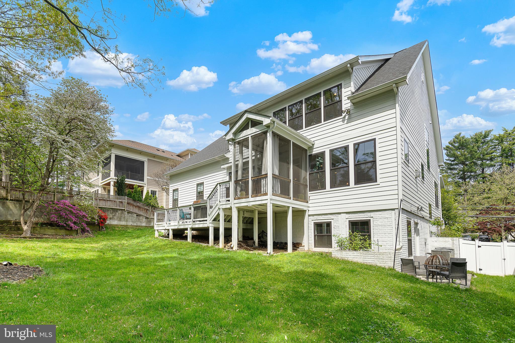 CRESCENT HILLS - Residential