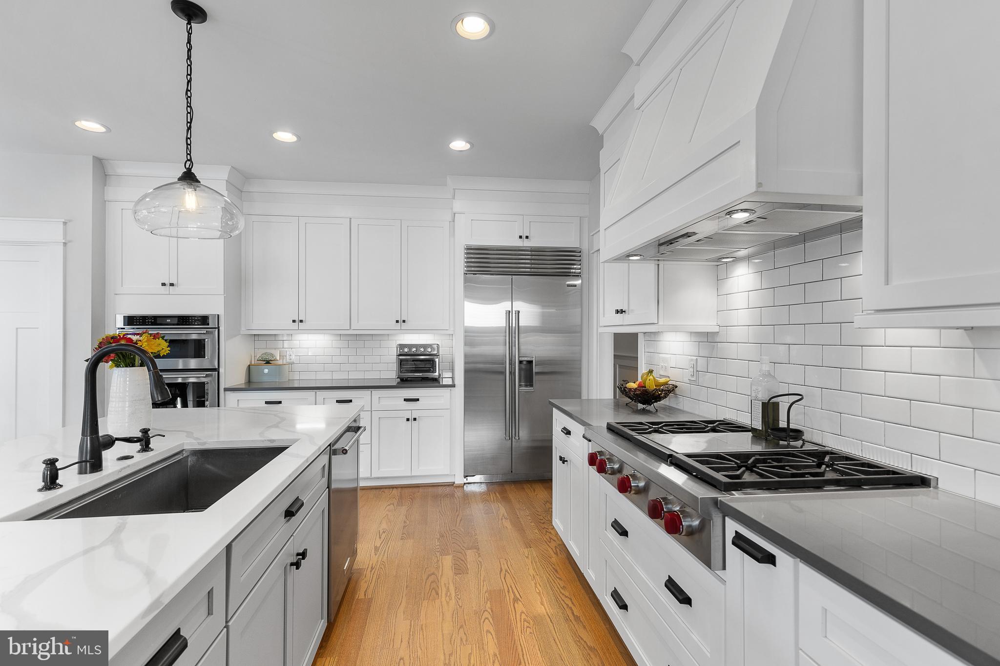 CRESCENT HILLS - Residential