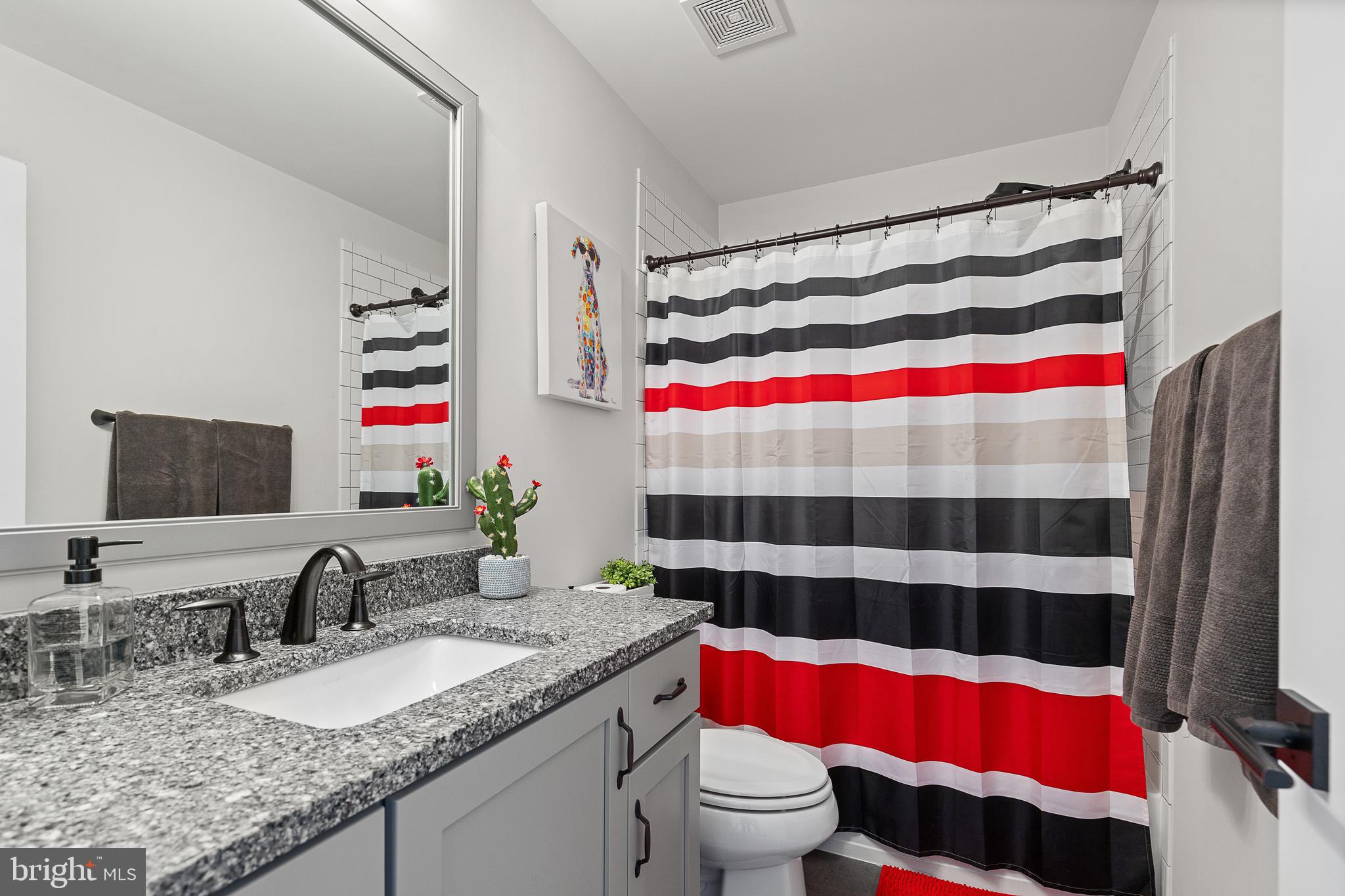 CRESCENT HILLS - Residential