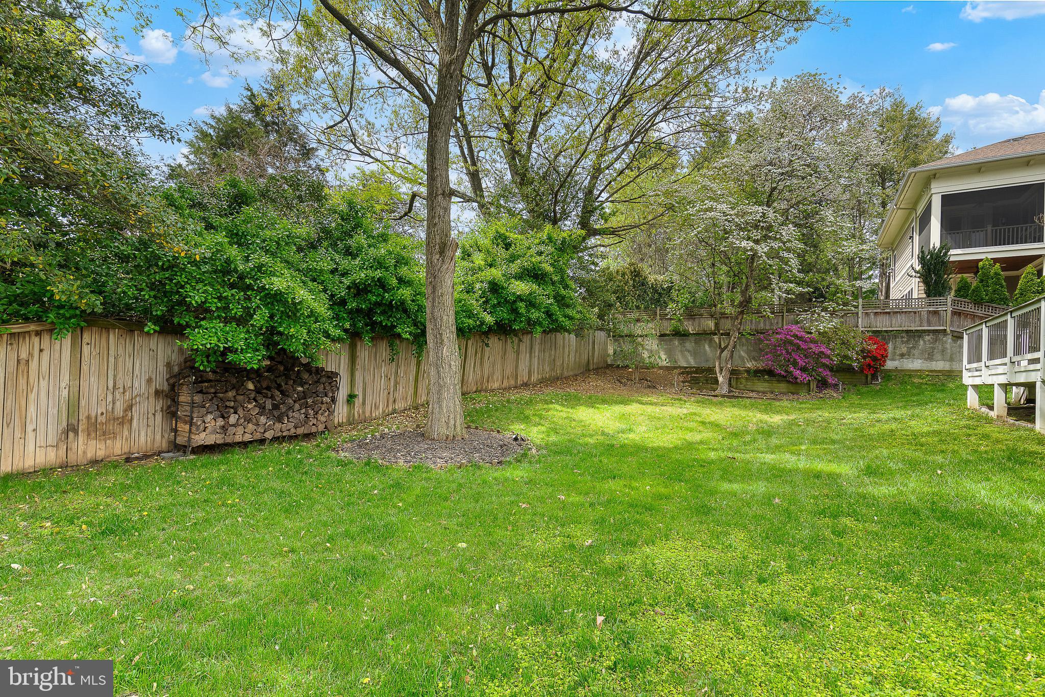 CRESCENT HILLS - Residential