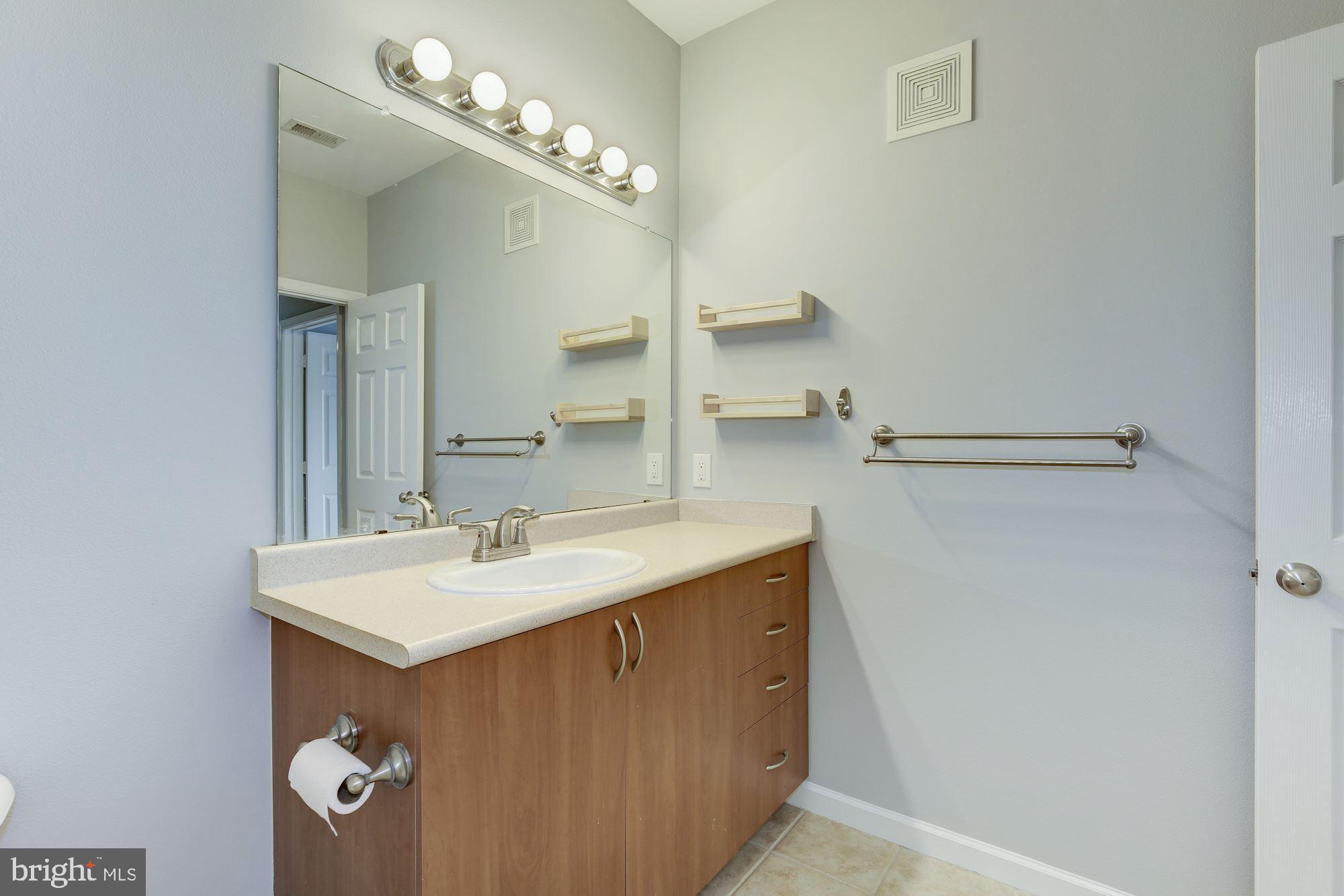 ASHMORE AT GERMANOWN COMMUNITY - Residential Lease