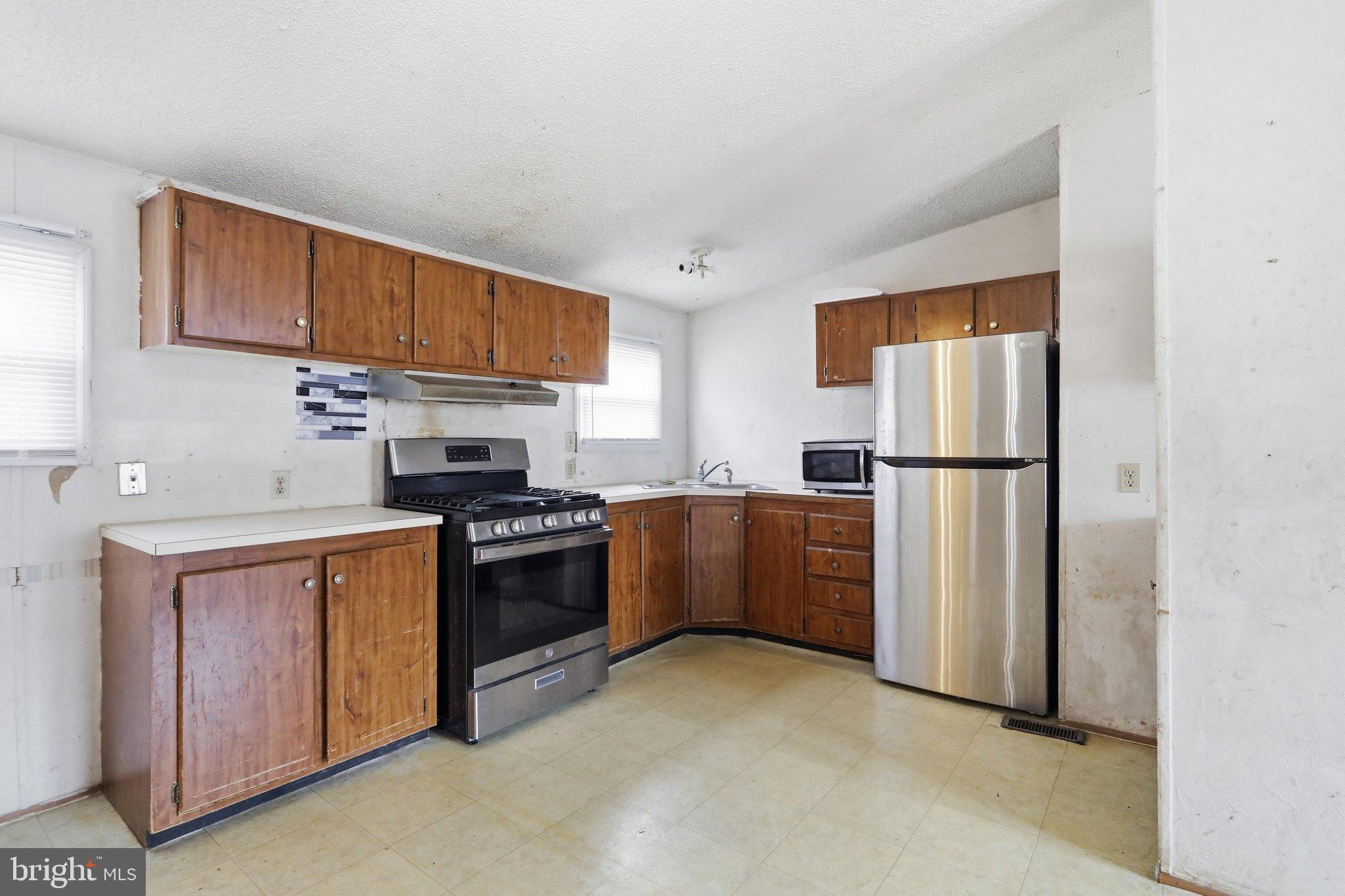 12115 HEATHER DRIVE