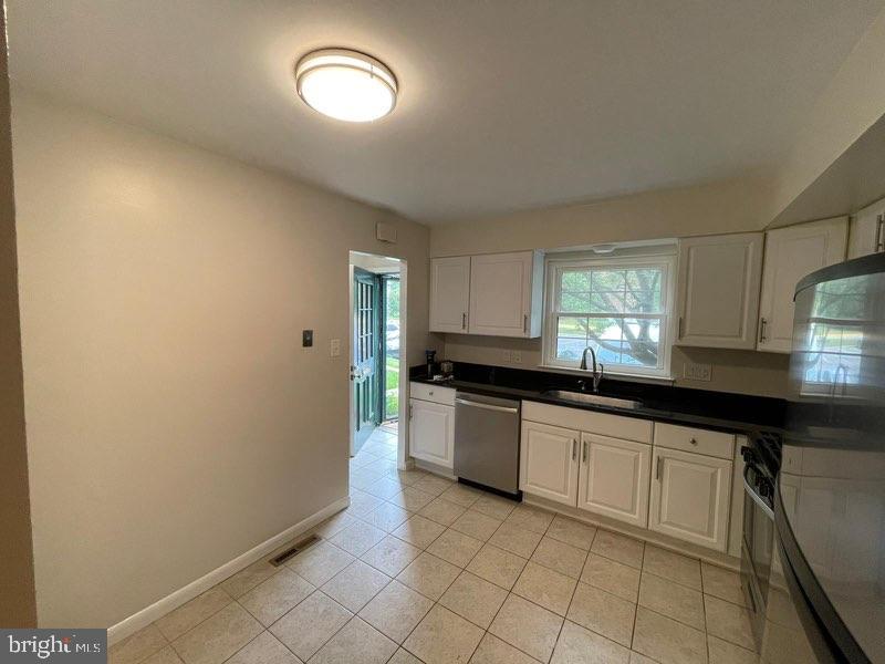 DULANEY VALLEY GARDENS - Residential Lease