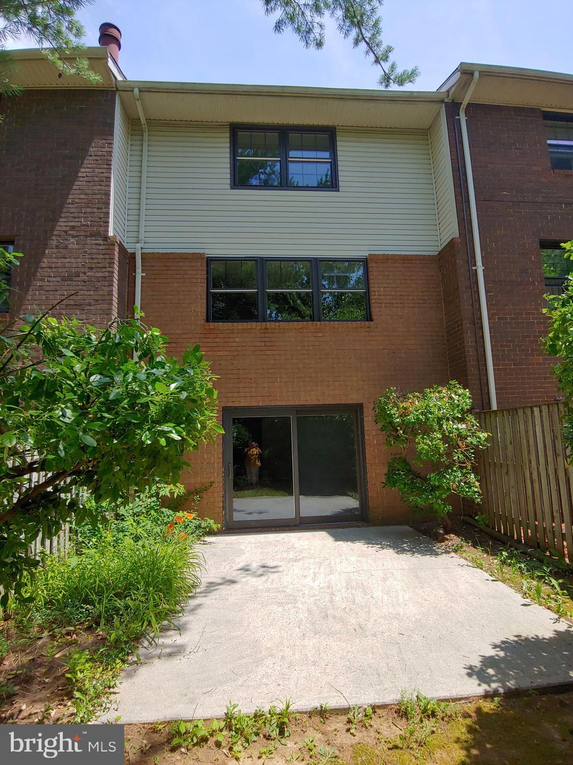 DULANEY VALLEY GARDENS - Residential Lease