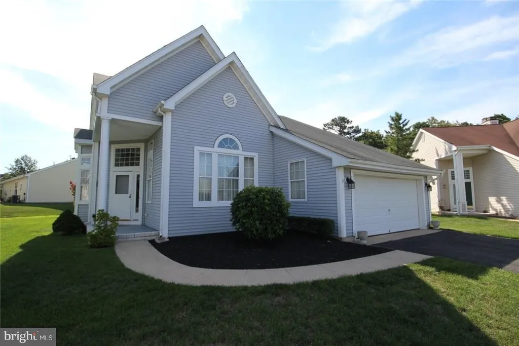 11 Deer Lake Court, Barnegat, NJ 08005