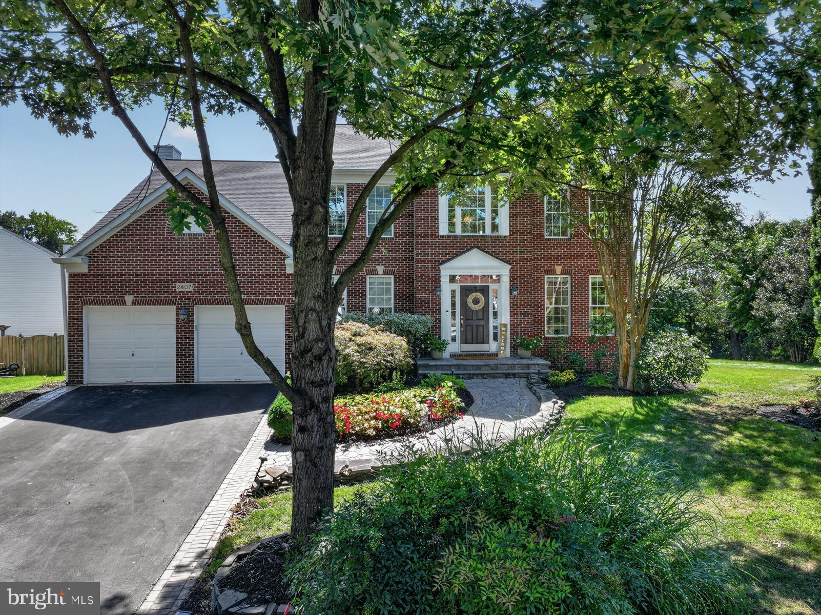 2407 LAWNDALE COURT