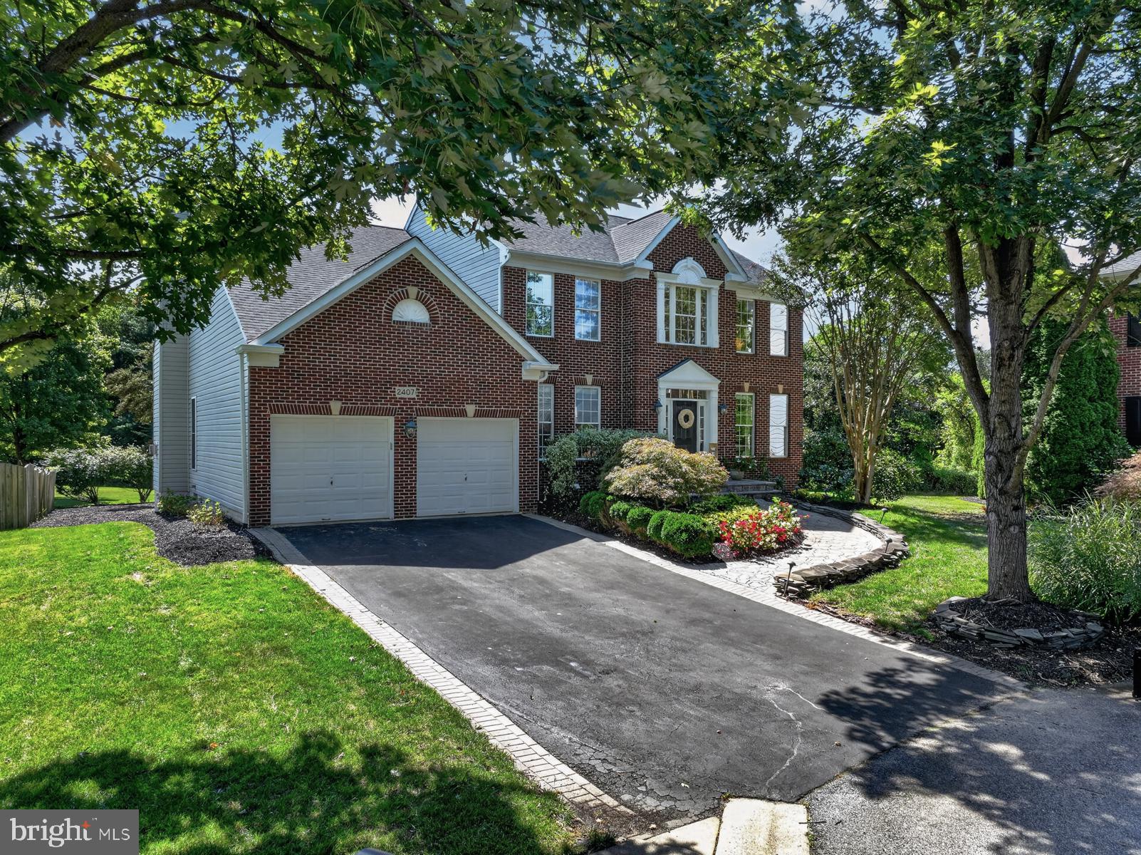 2407 LAWNDALE COURT