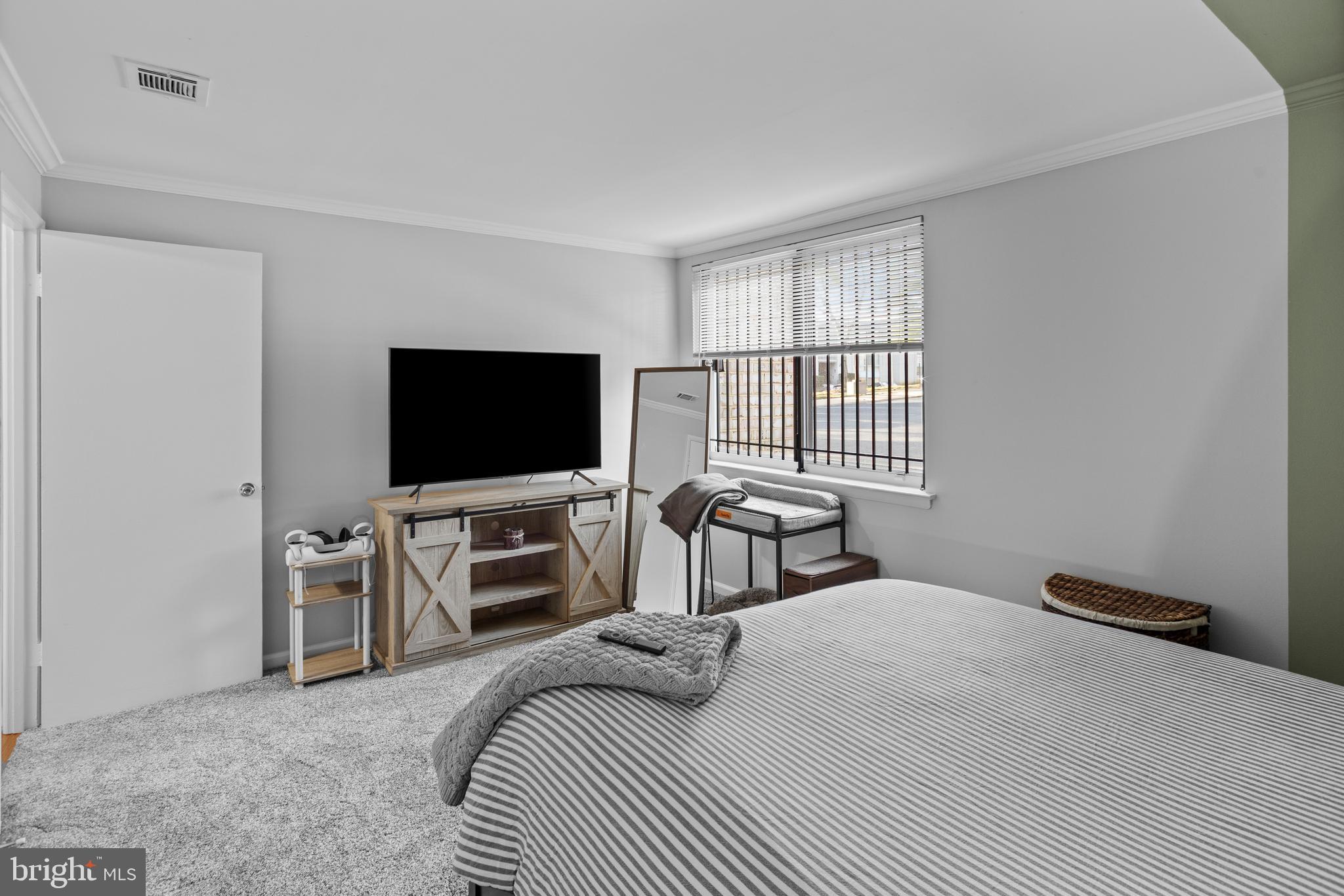 HUNTLEY SQUARE CONDOMINIUMS - Residential