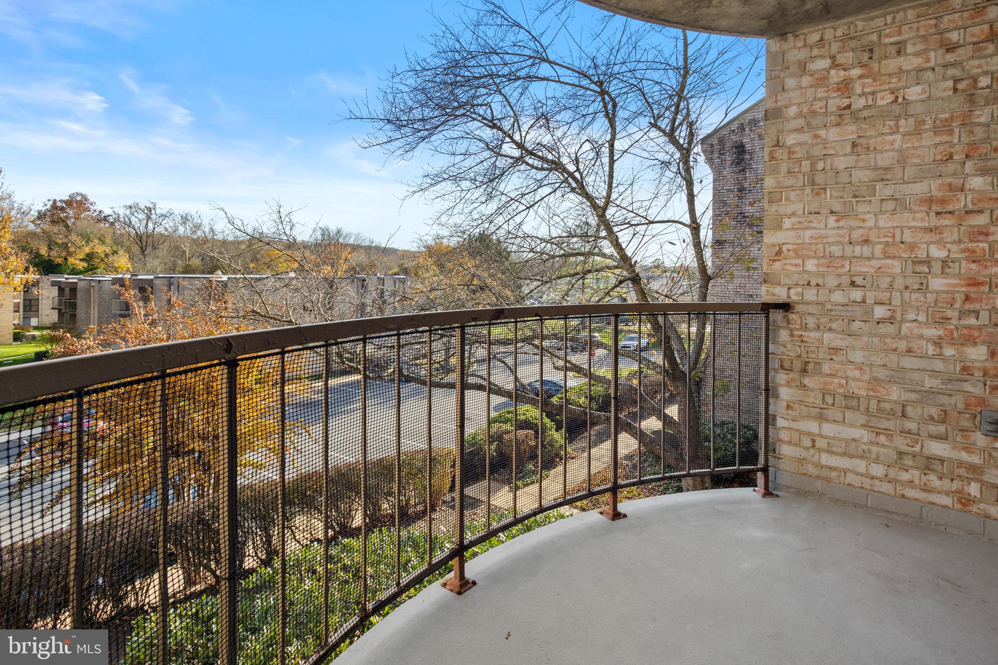 HUNTLEY SQUARE CONDOMINIUMS - Residential