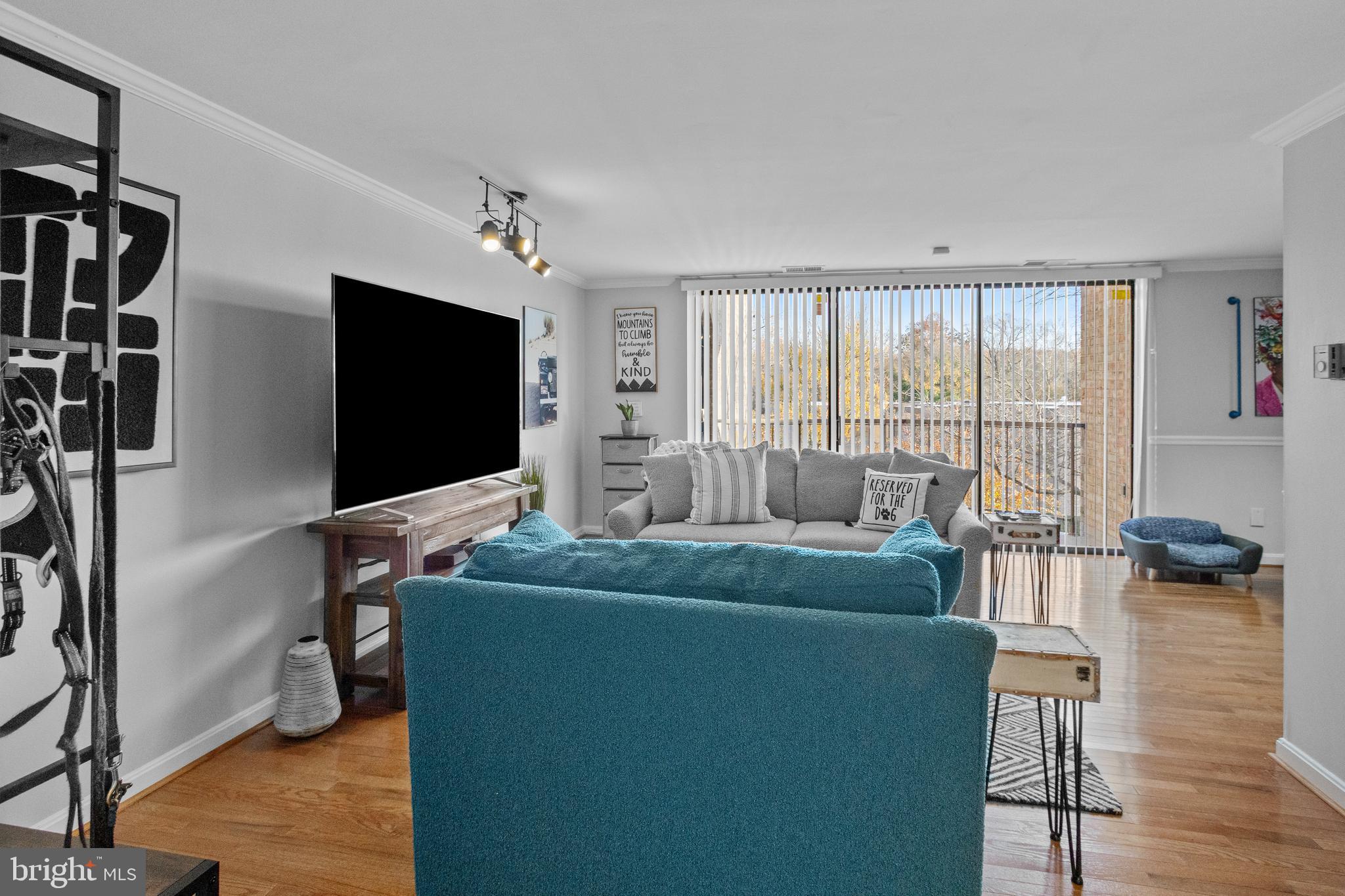 HUNTLEY SQUARE CONDOMINIUMS - Residential